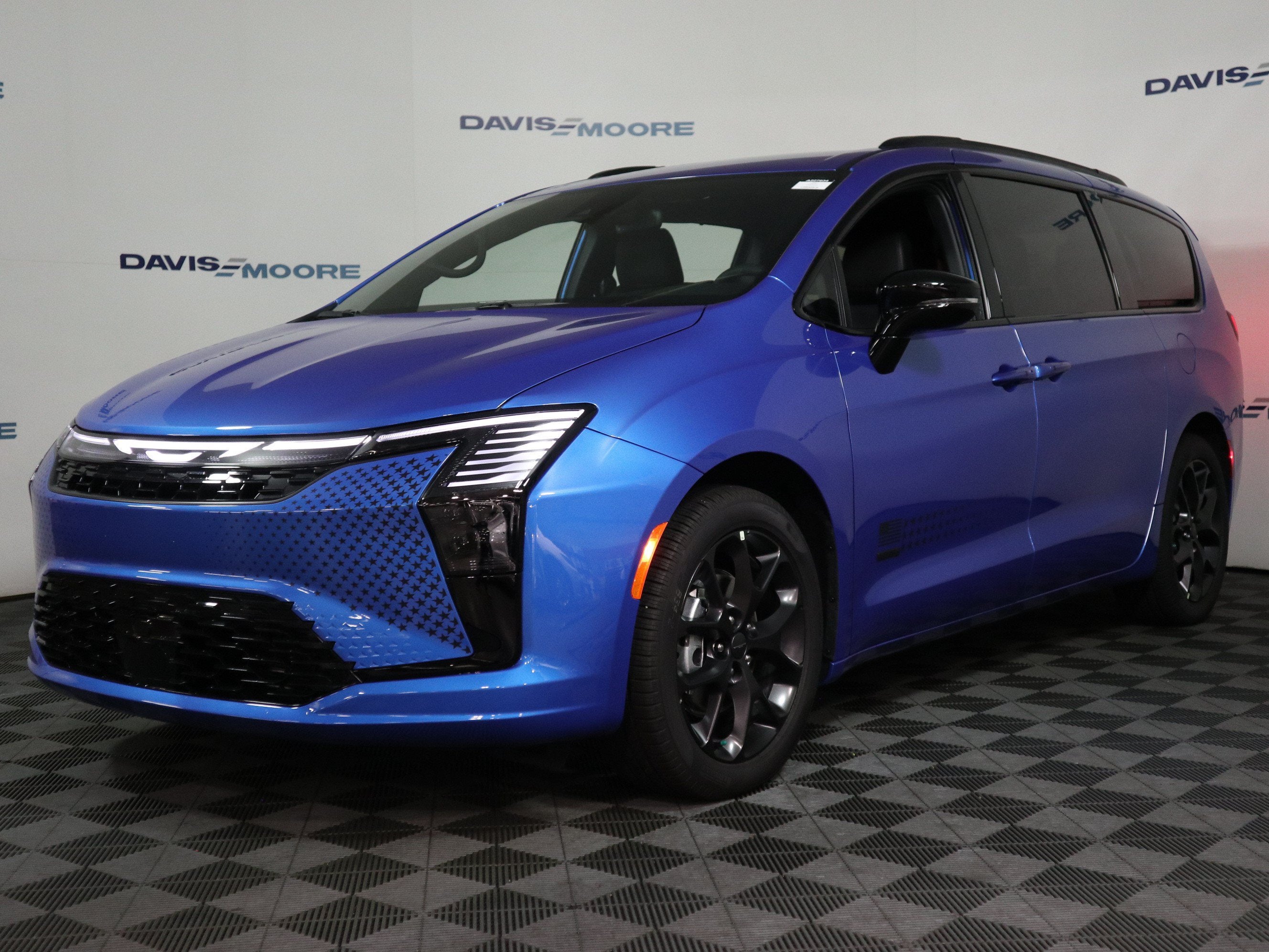2027 Chrysler Pacifica Select