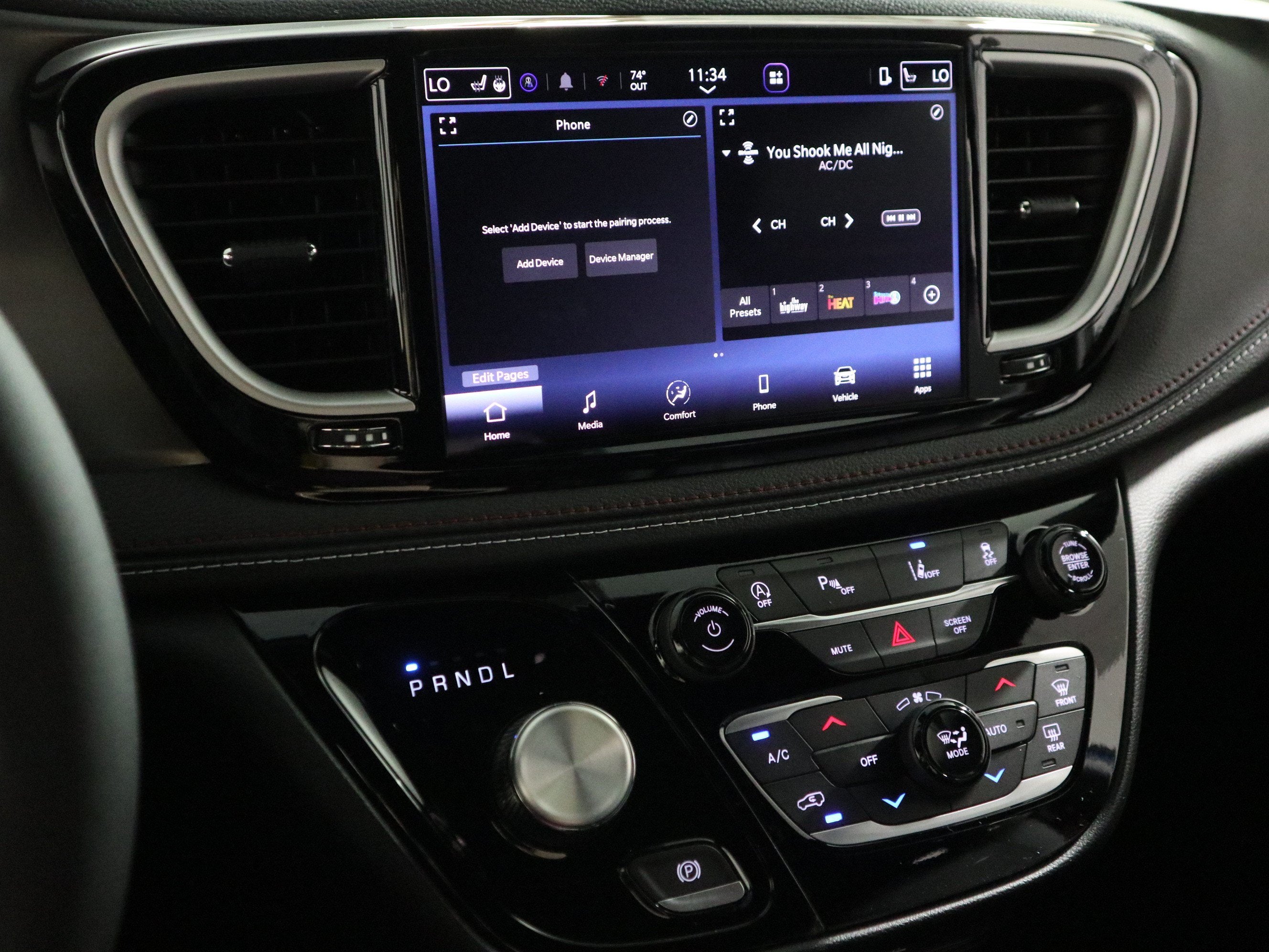 2027 Chrysler Pacifica Select
