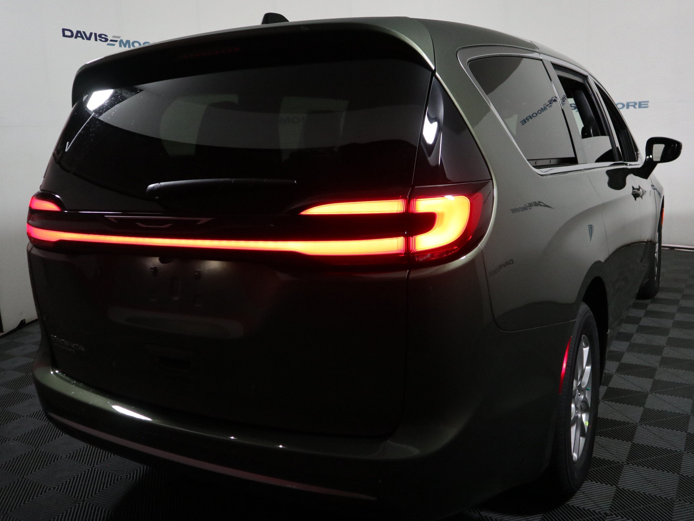 2027 Chrysler Pacifica Select