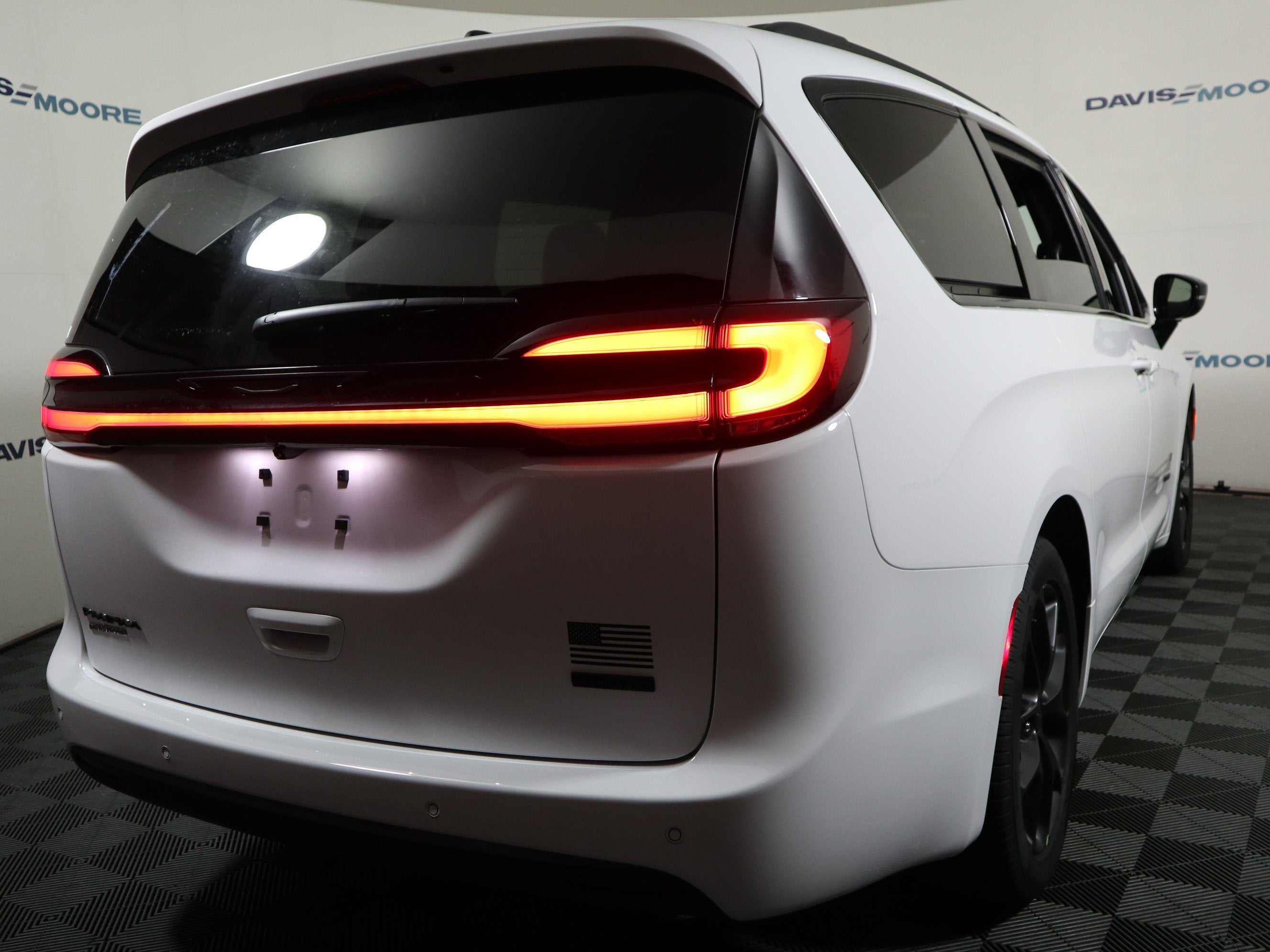 2027 Chrysler Pacifica Select