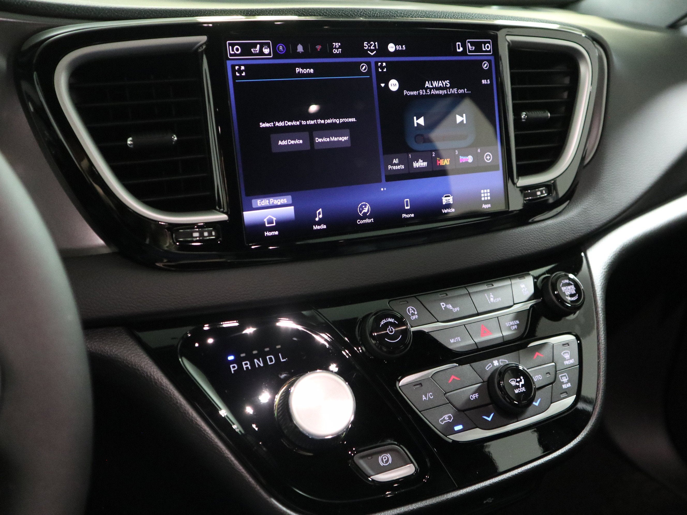 2026 Chrysler Voyager LX