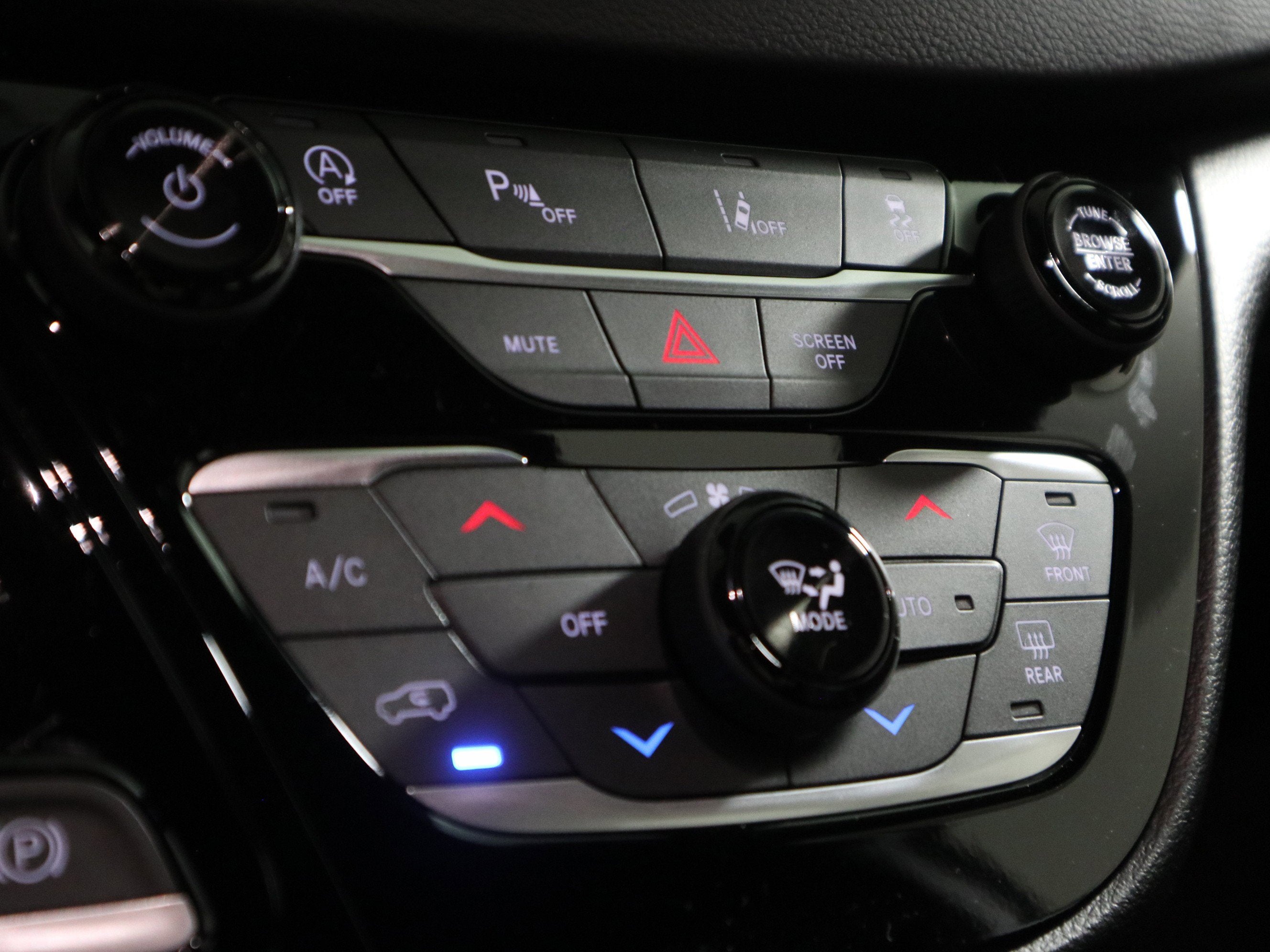 2026 Chrysler Voyager LX