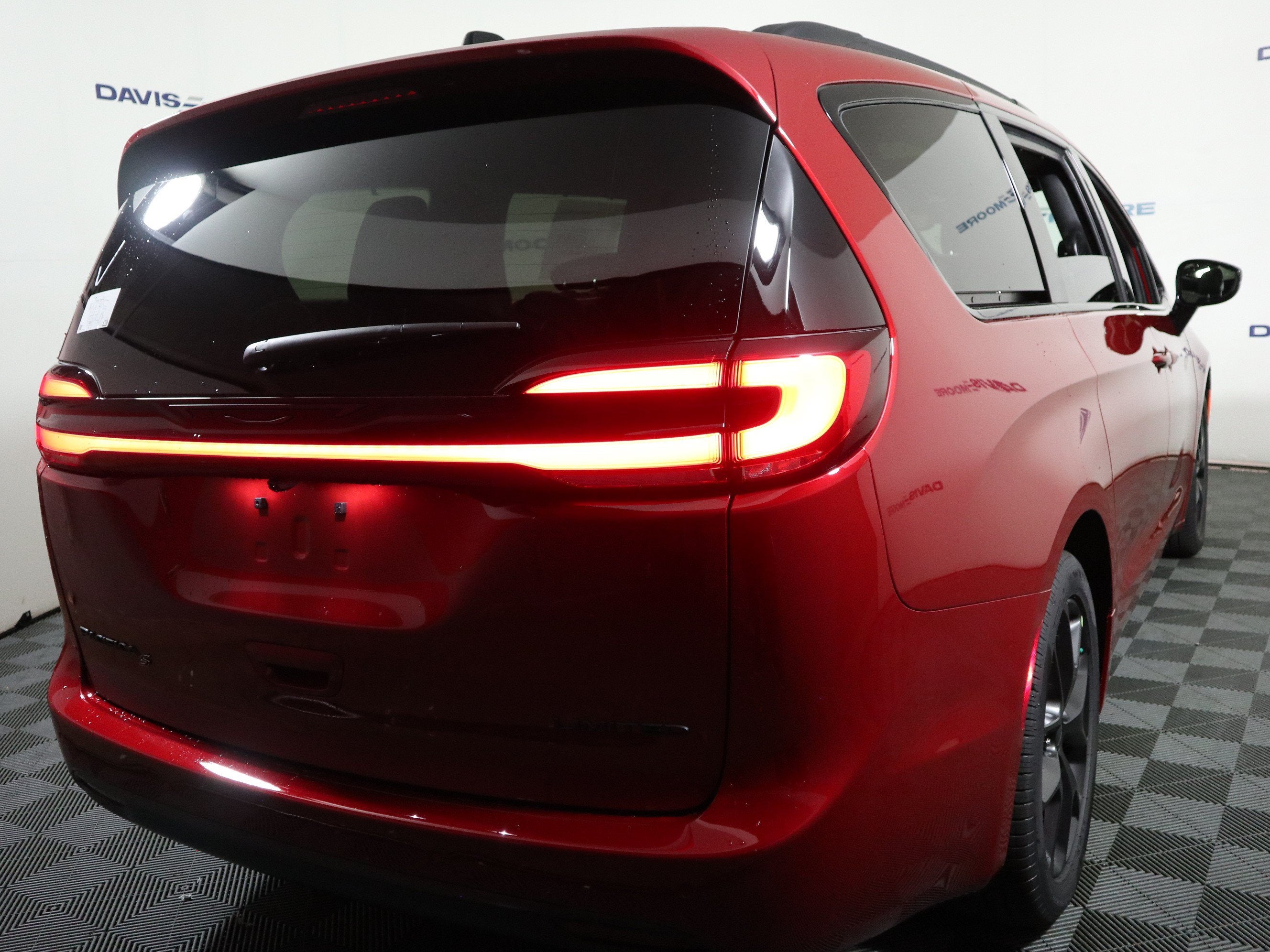 2027 Chrysler Pacifica Limited