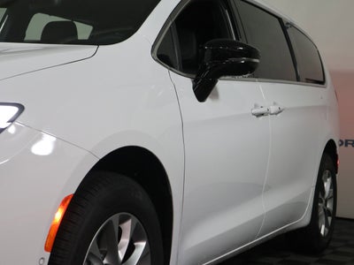 2026 Chrysler Pacifica Select AWD