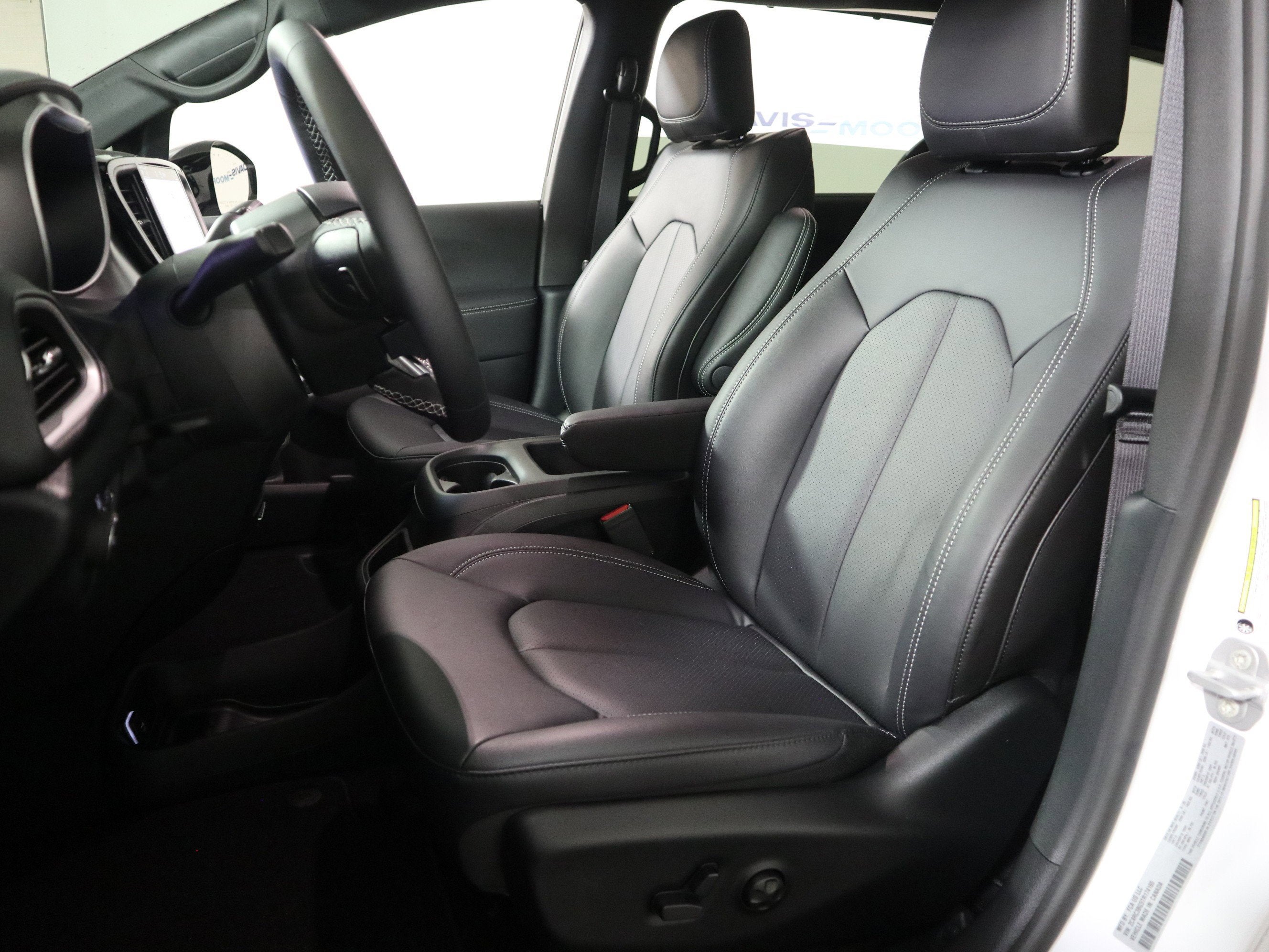 2026 Chrysler Pacifica Select AWD