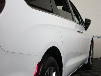 2026 Chrysler Pacifica Select AWD