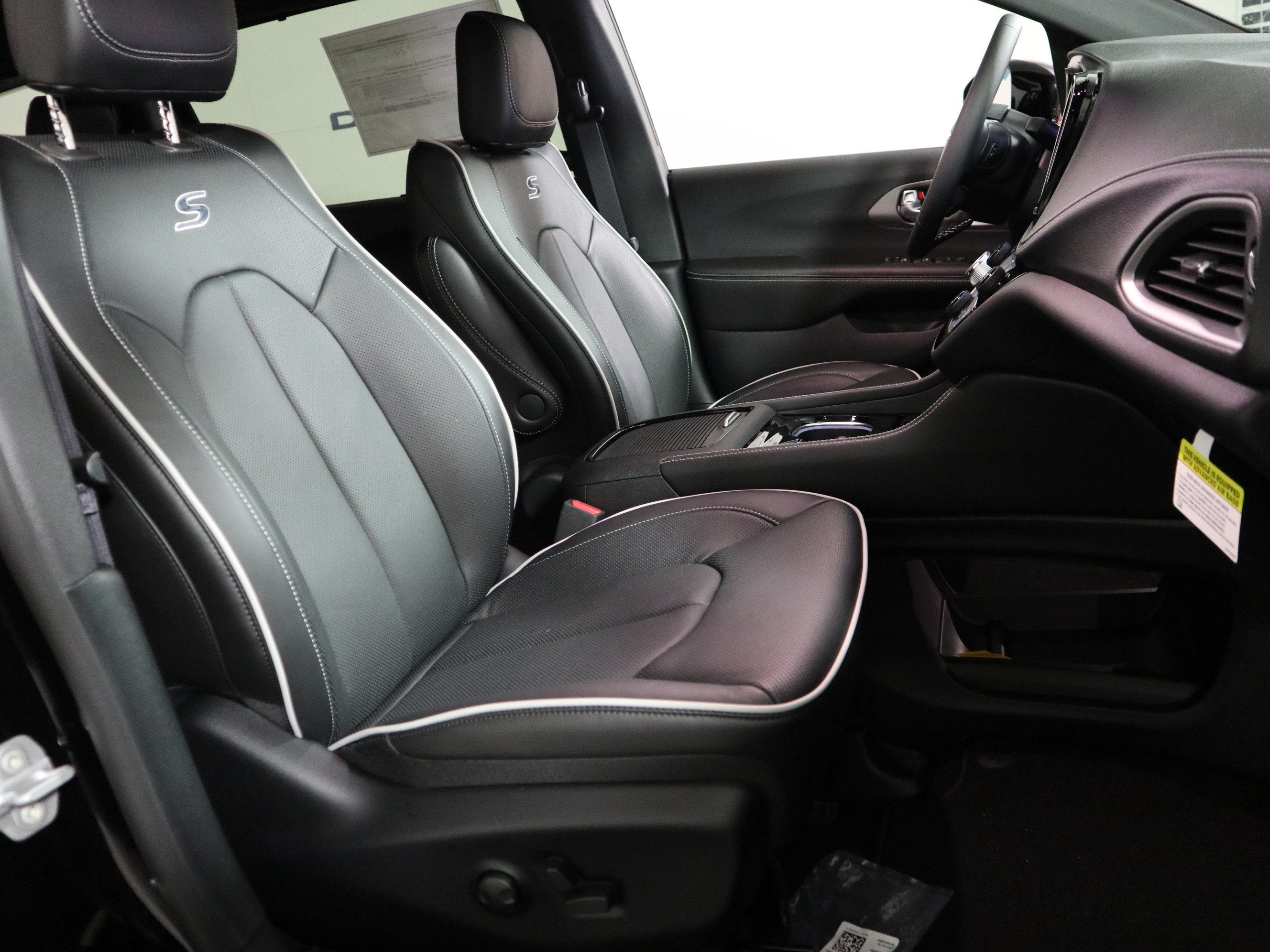 2027 Chrysler Pacifica Limited