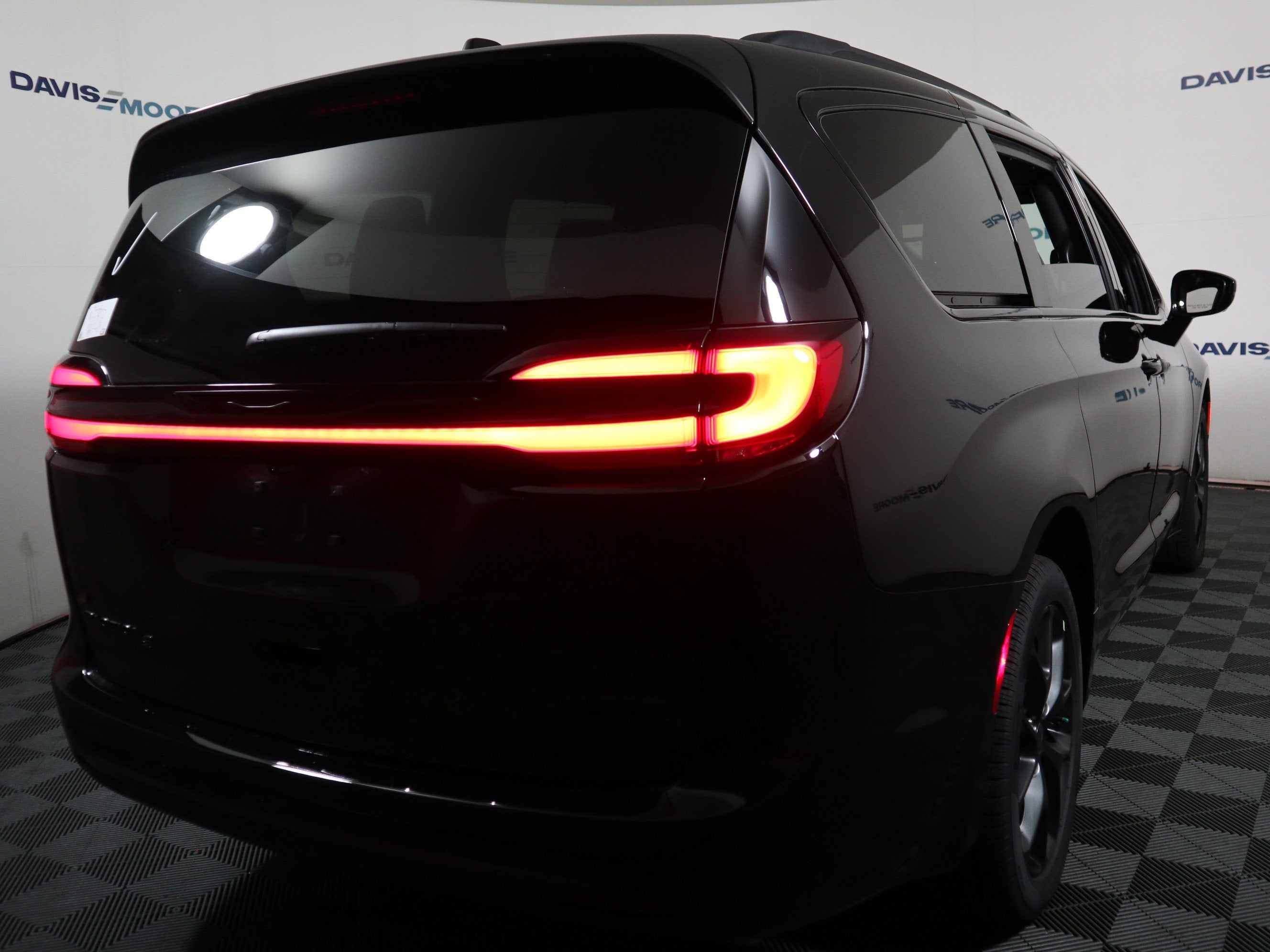 2027 Chrysler Pacifica Limited