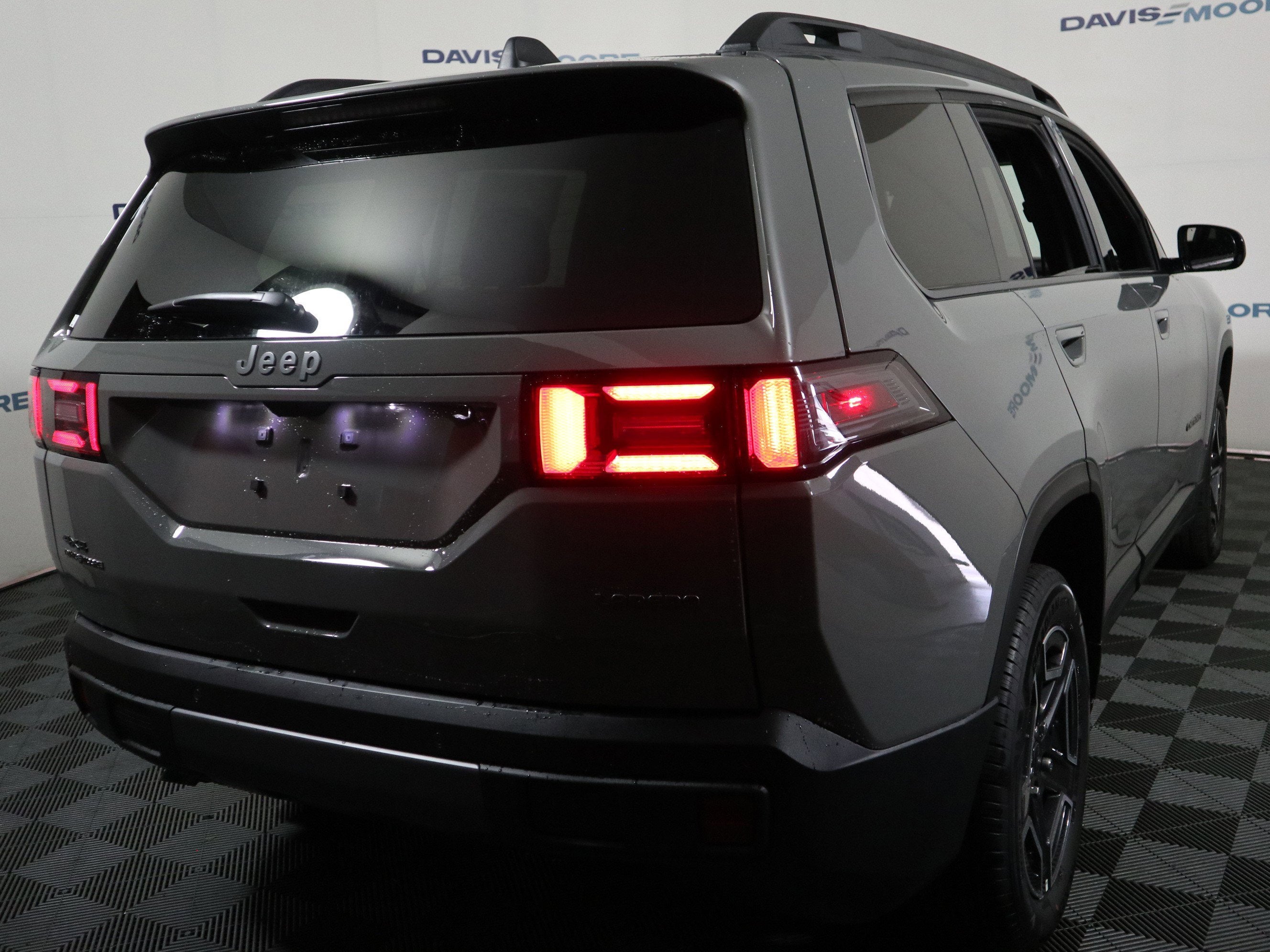 2026 Jeep Cherokee Laredo 4x4