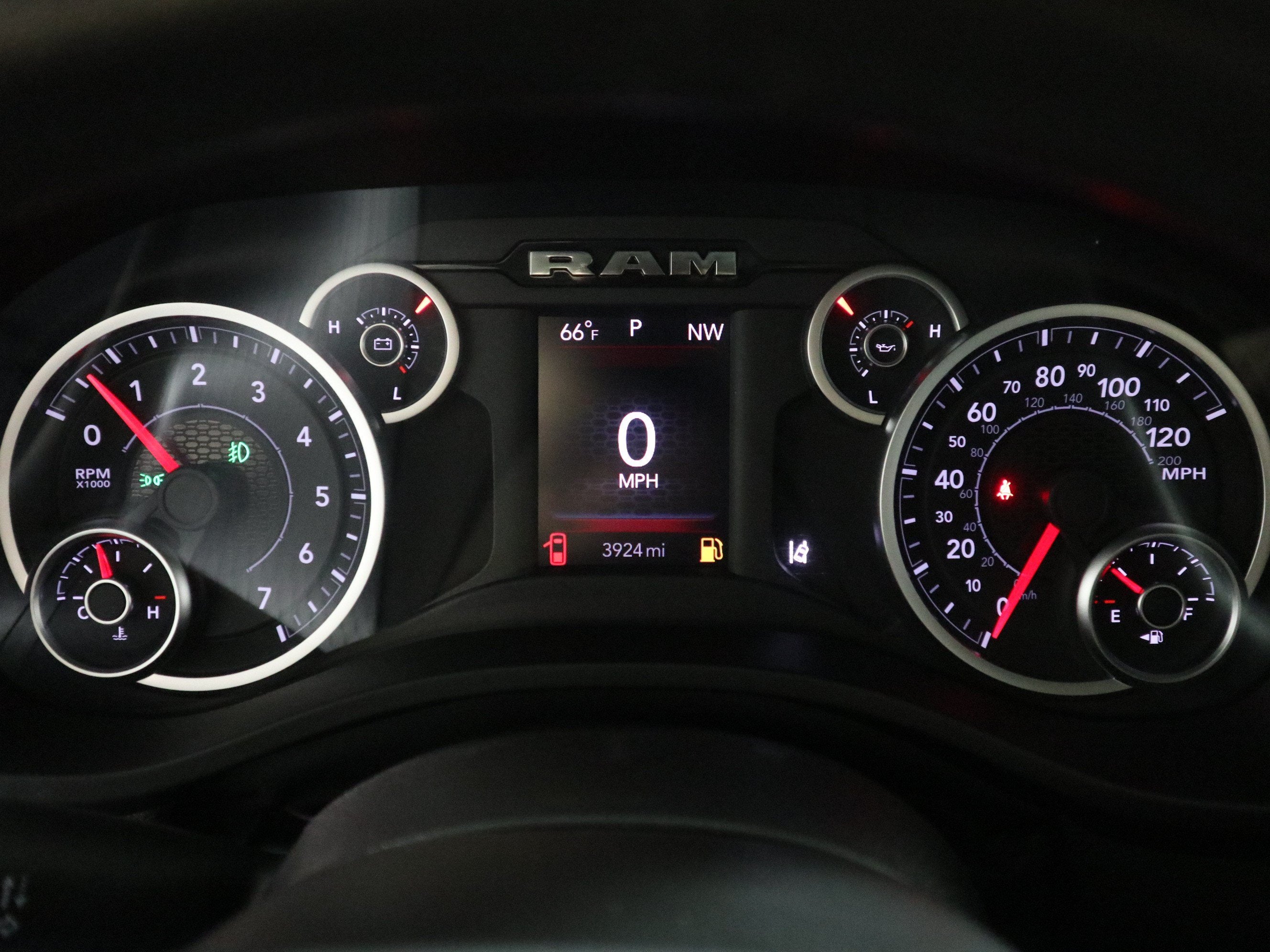 2026 RAM 1500 Express Crew Cab 4x4