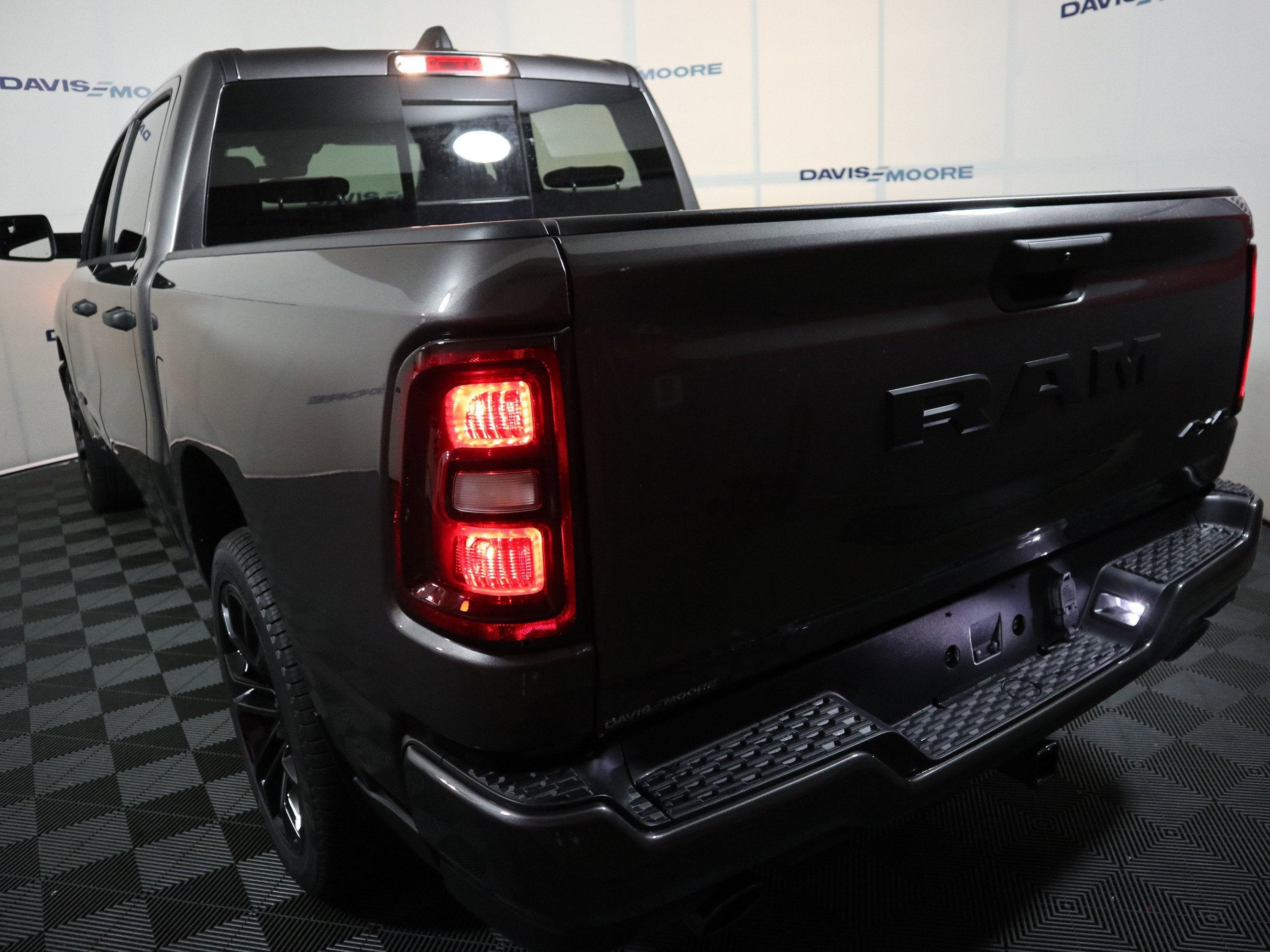 2026 RAM 1500 Express Crew Cab 4x4