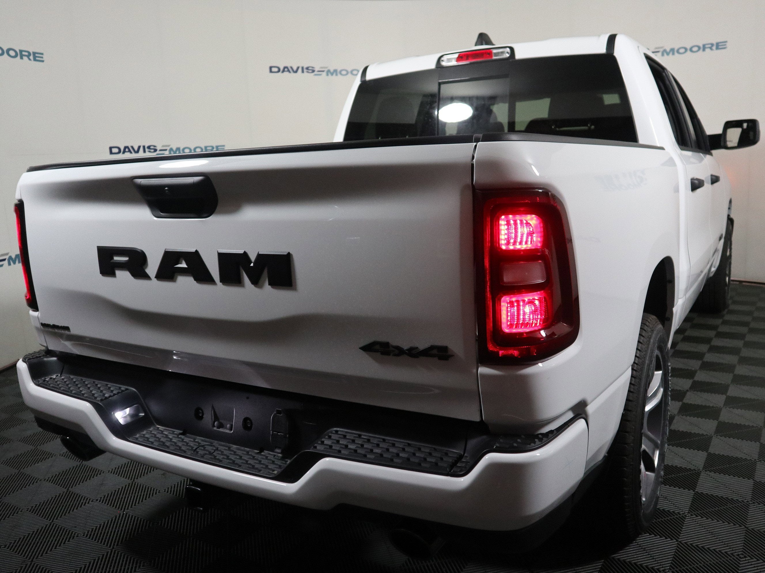 2026 RAM 1500 Express Crew Cab 4x4