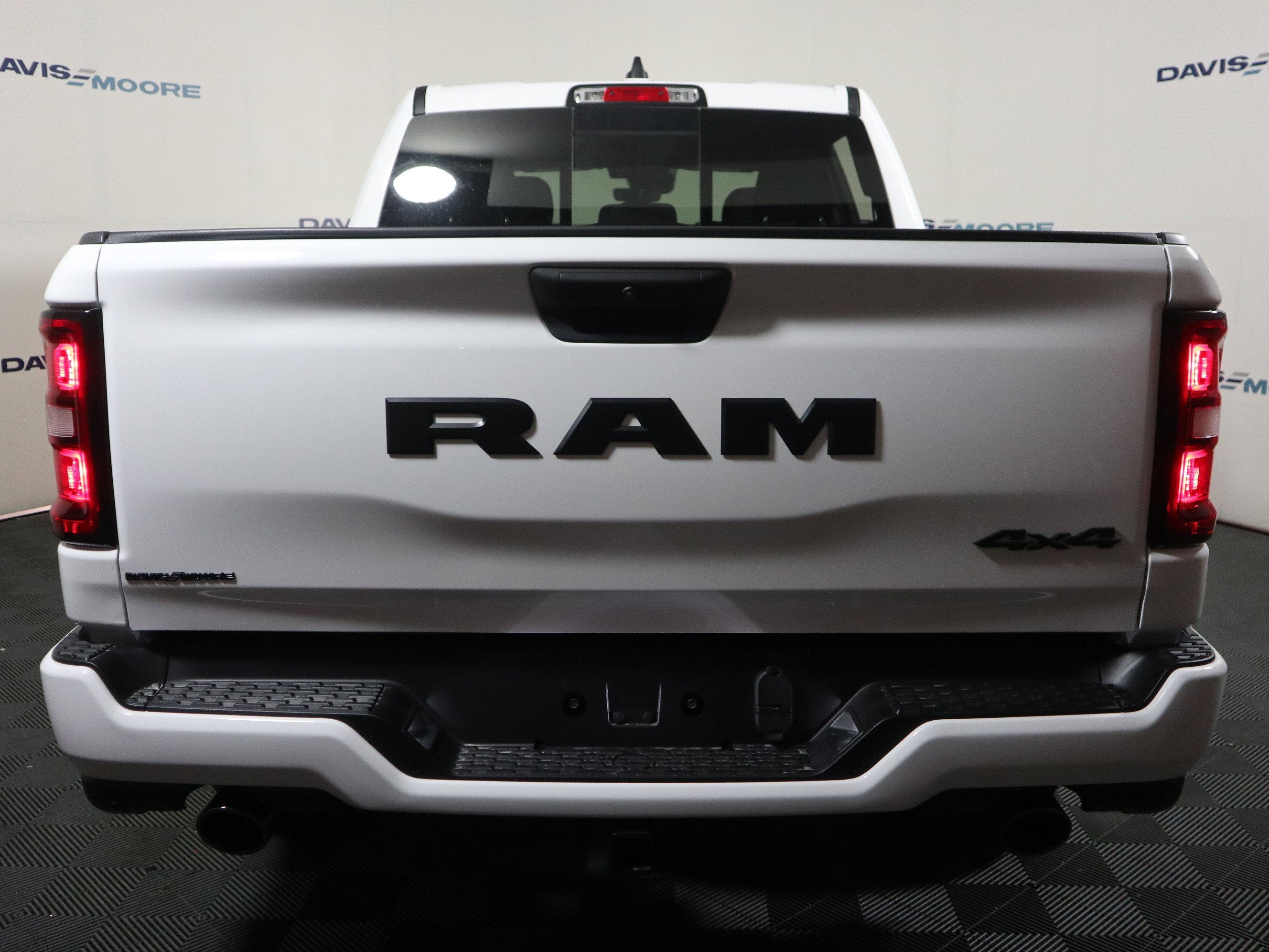 2026 RAM 1500 Express Crew Cab 4x4