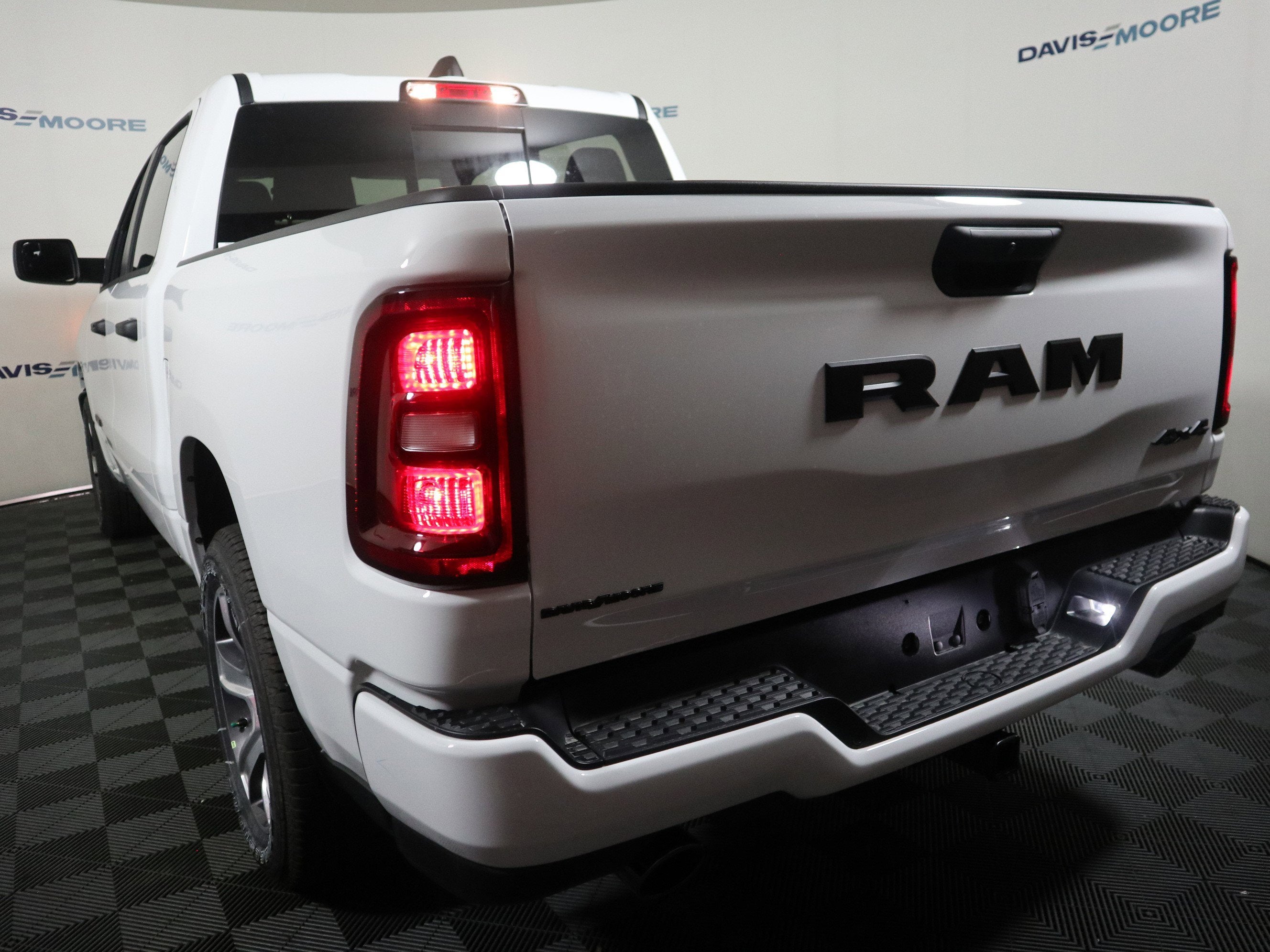 2026 RAM 1500 Express Crew Cab 4x4