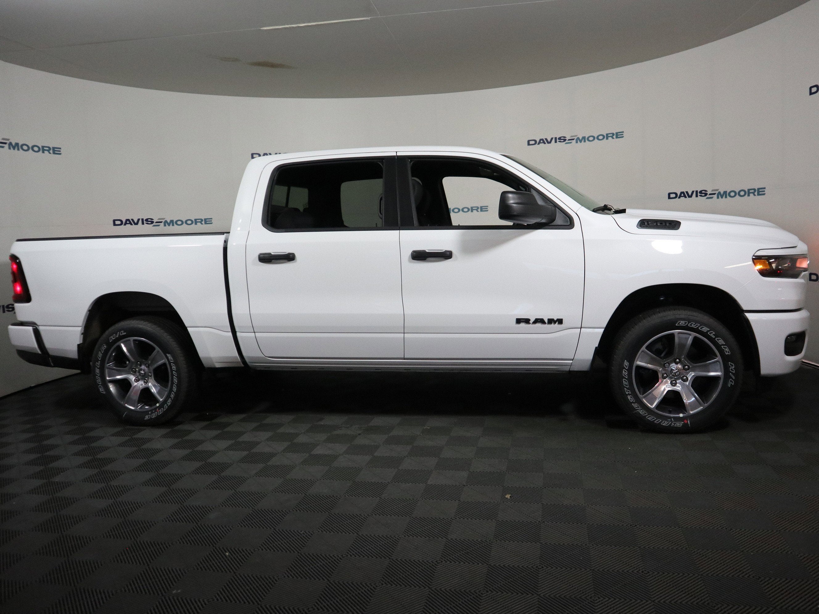 2026 RAM 1500 Express Crew Cab 4x4