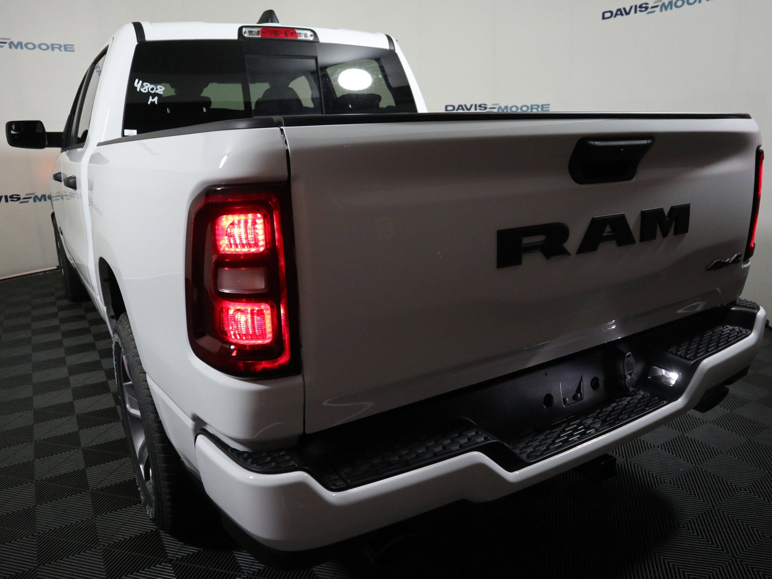 2026 RAM 1500 Express Crew Cab 4x4