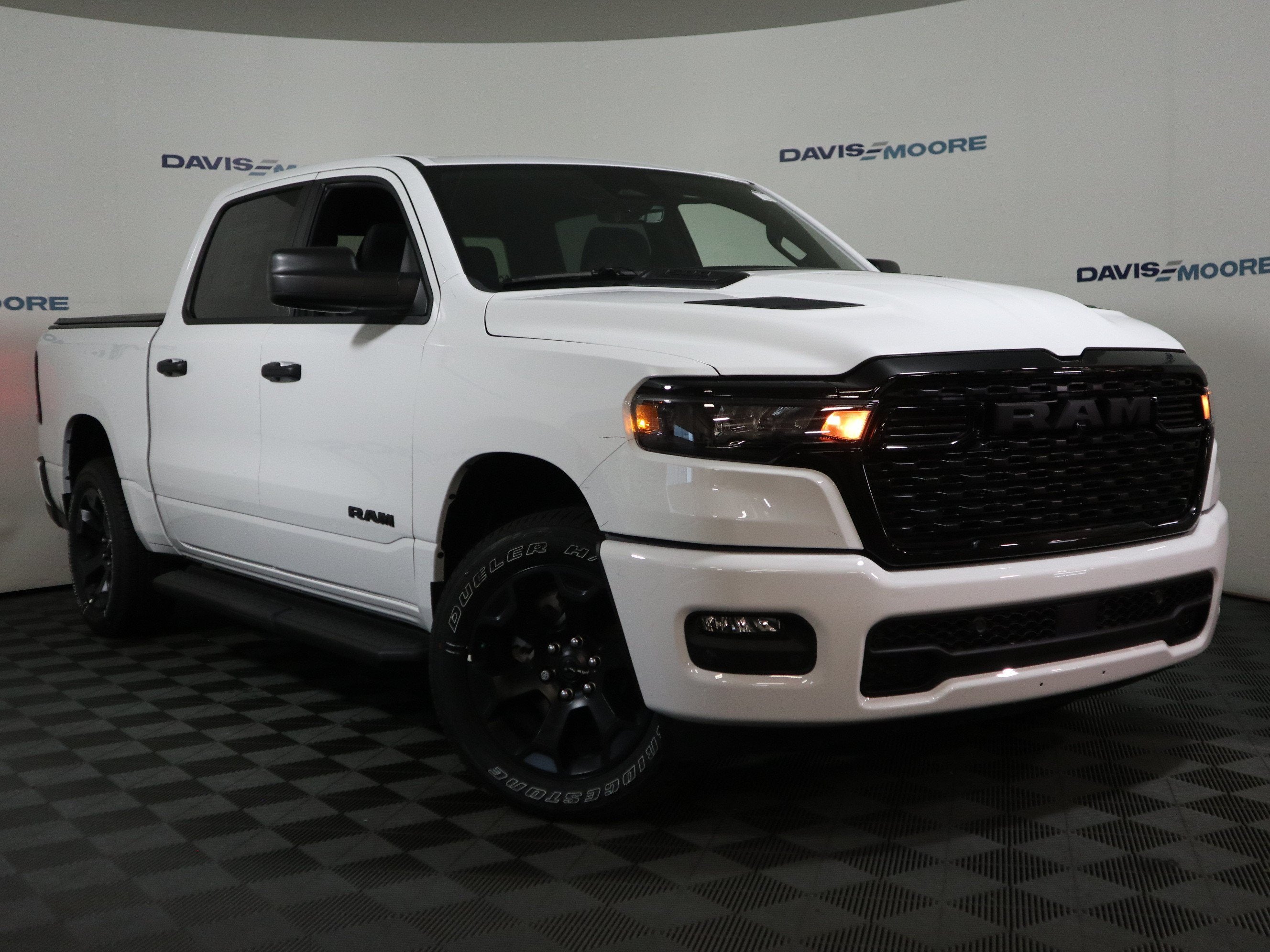 2026 RAM 1500 Express Crew Cab 4x4