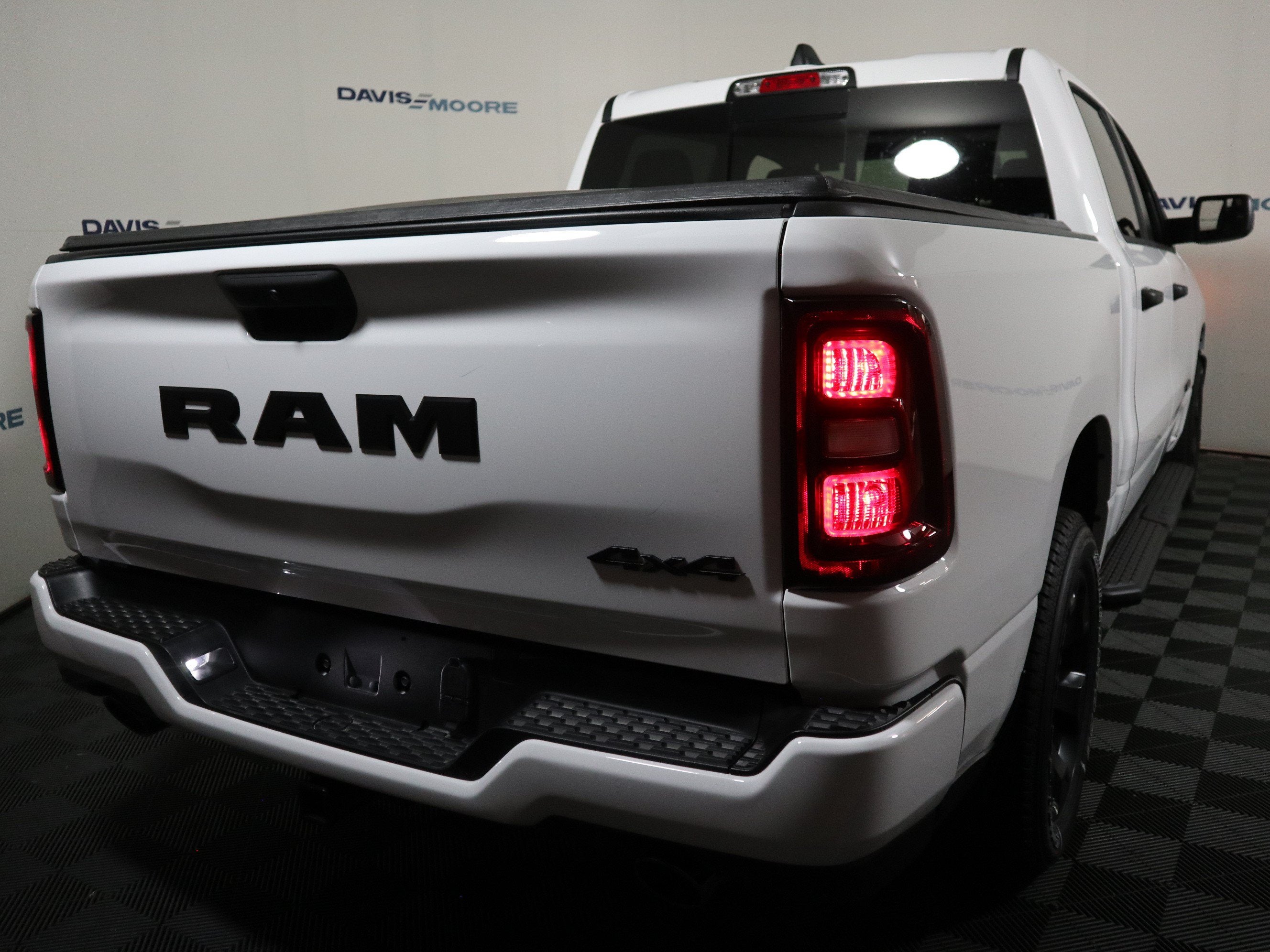 2026 RAM 1500 Express Crew Cab 4x4