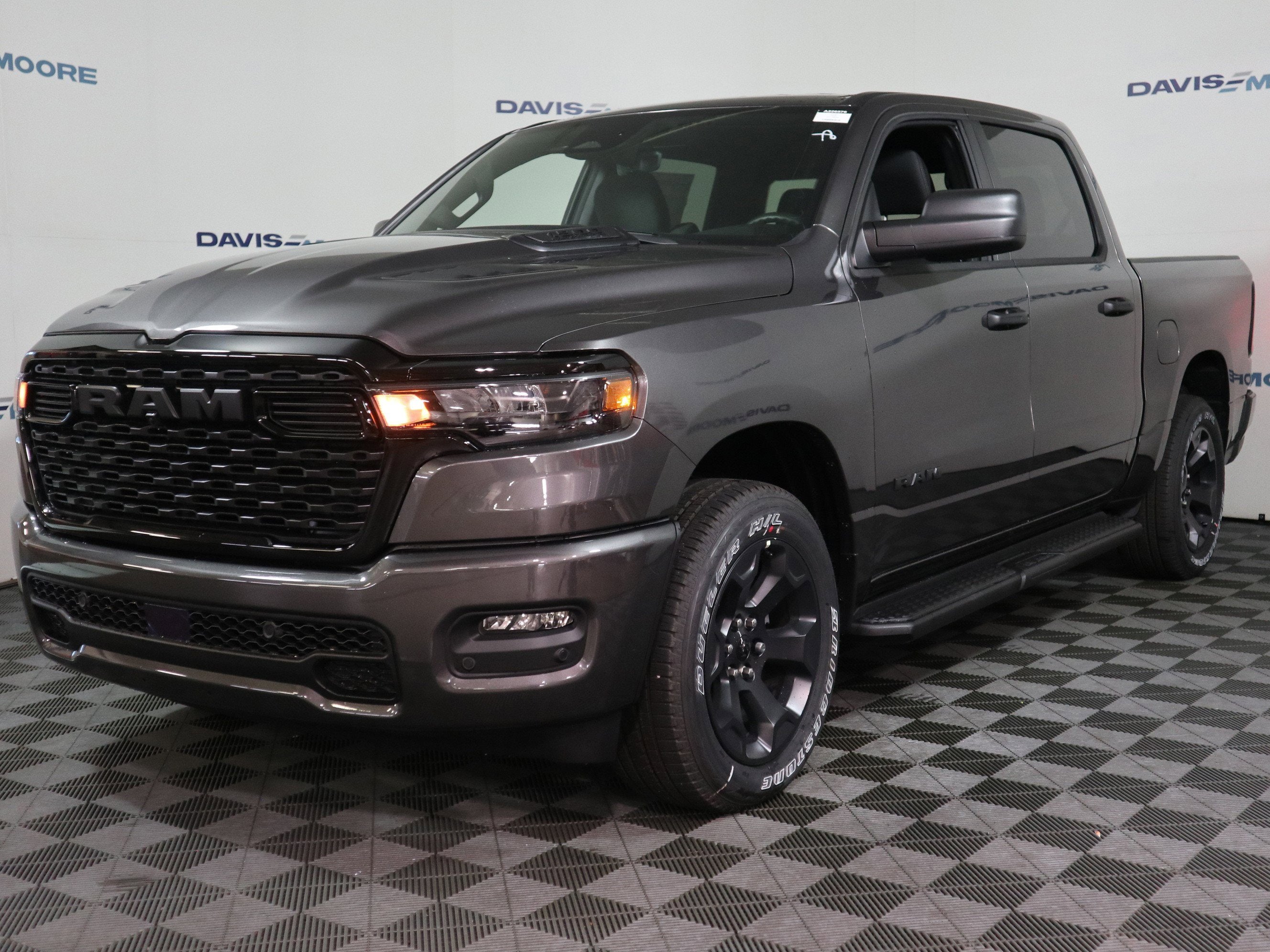 2026 RAM 1500 Express Crew Cab 4x4