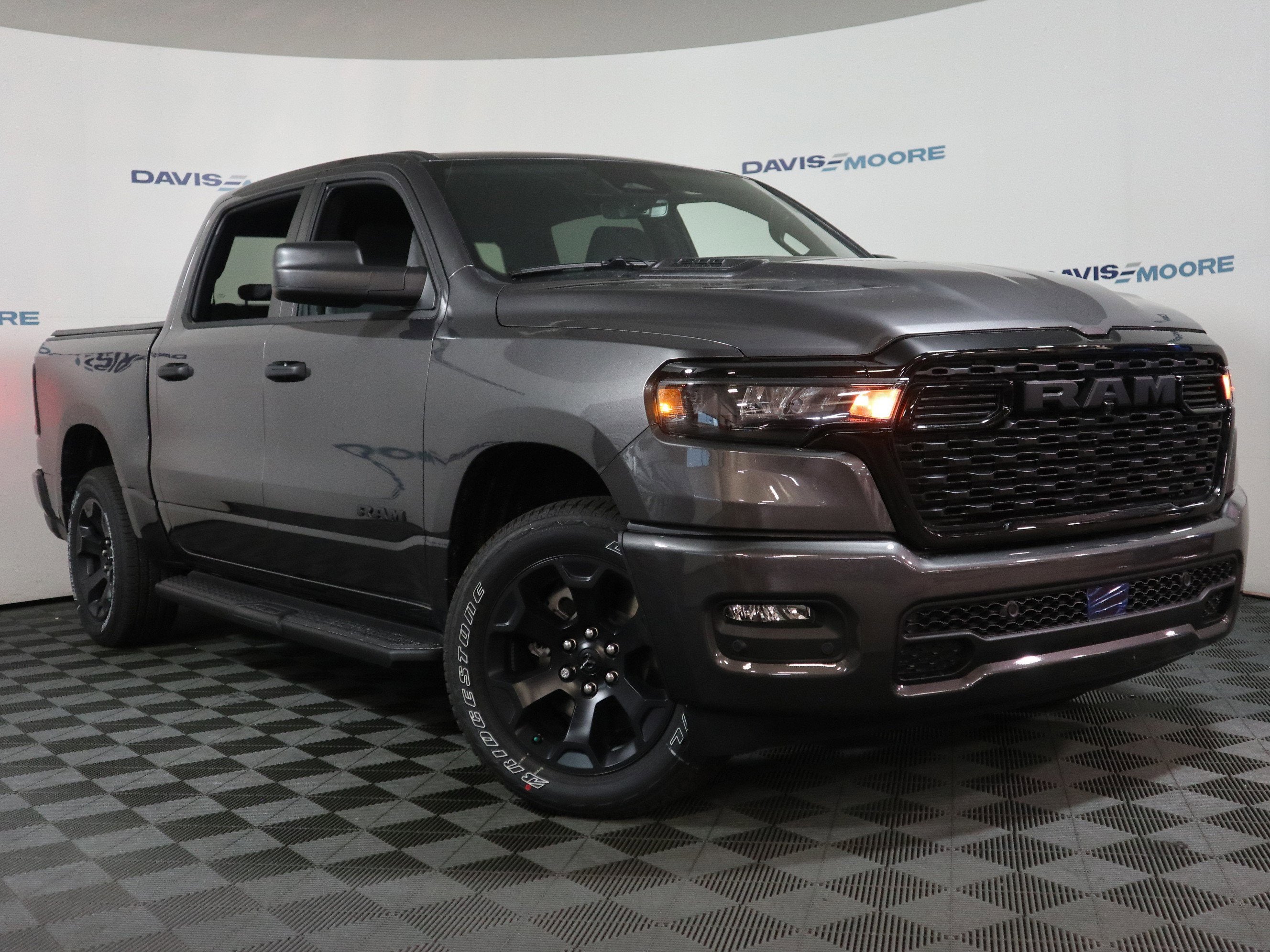 2026 RAM 1500 Express Crew Cab 4x4