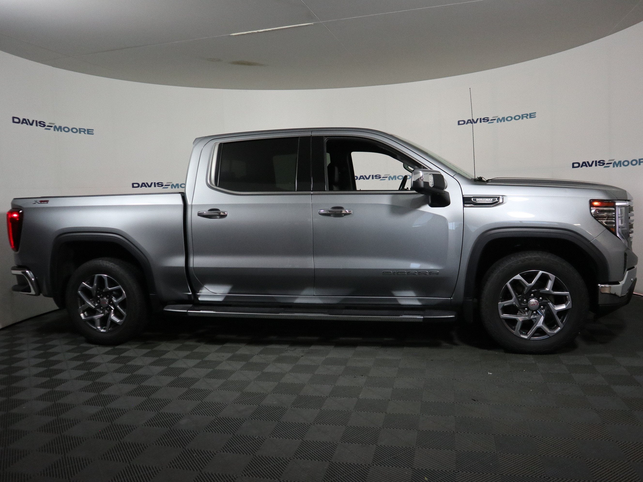 2023 GMC Sierra 1500 SLT Crew Cab 4WD