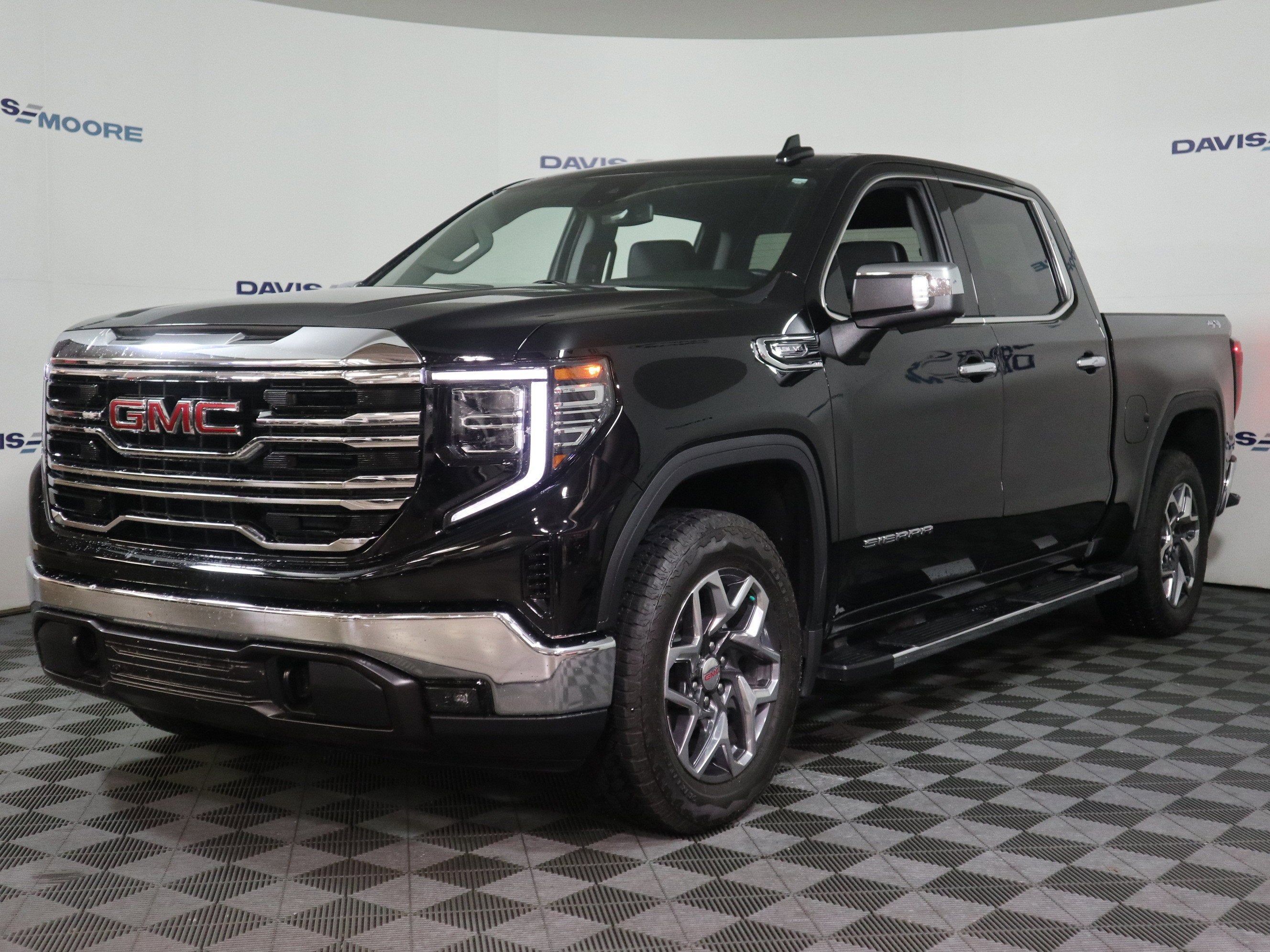 2024 GMC Sierra 1500 SLT Crew Cab 4WD