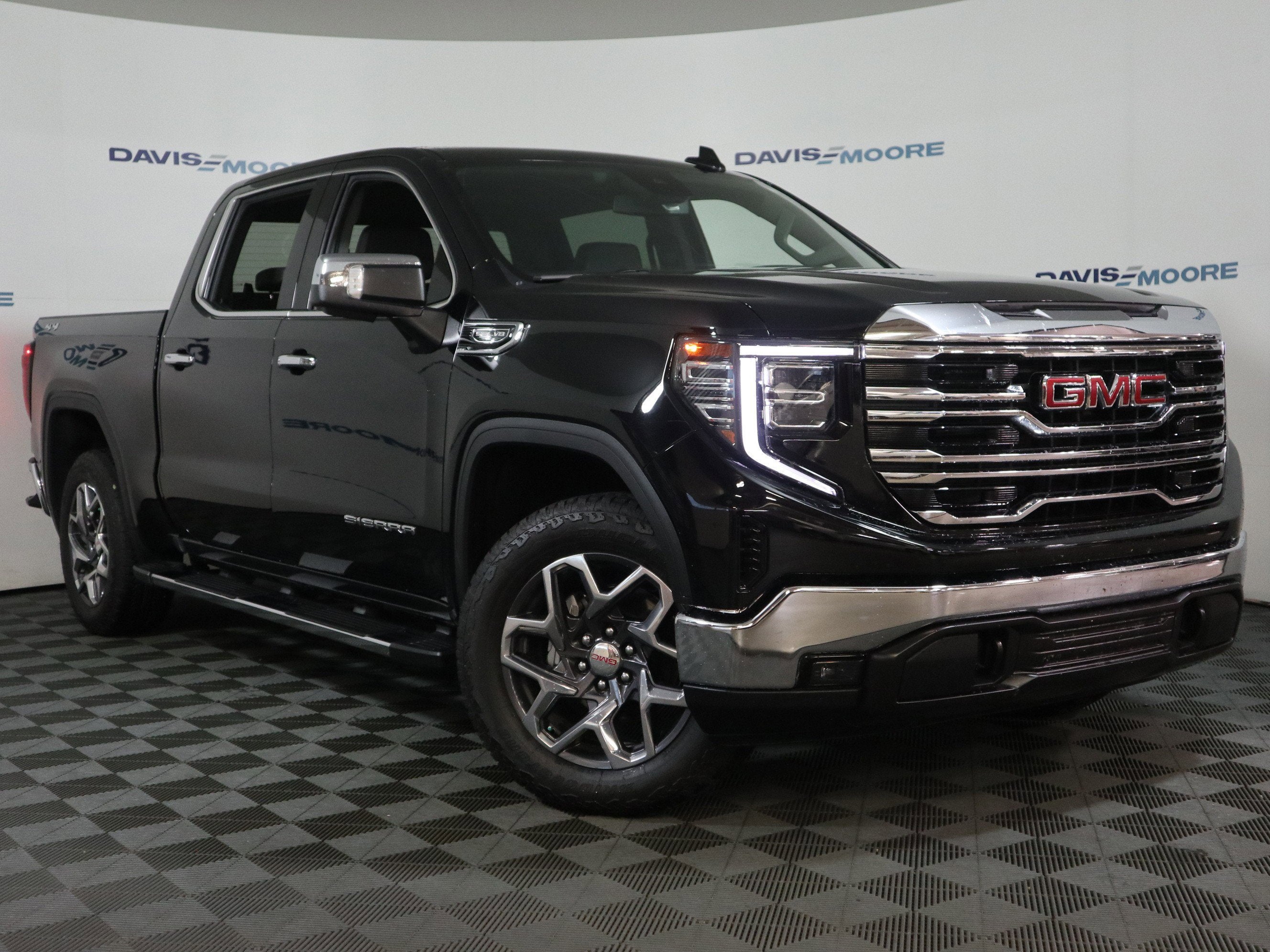 2024 GMC Sierra 1500 SLT Crew Cab 4WD