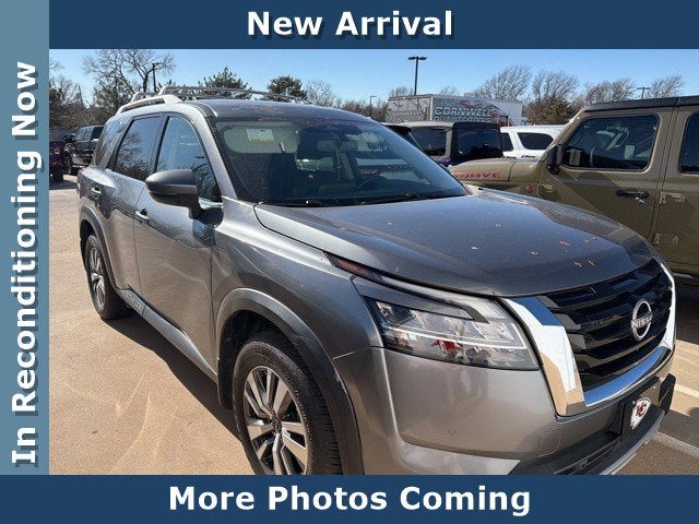 2022 Nissan Pathfinder SL