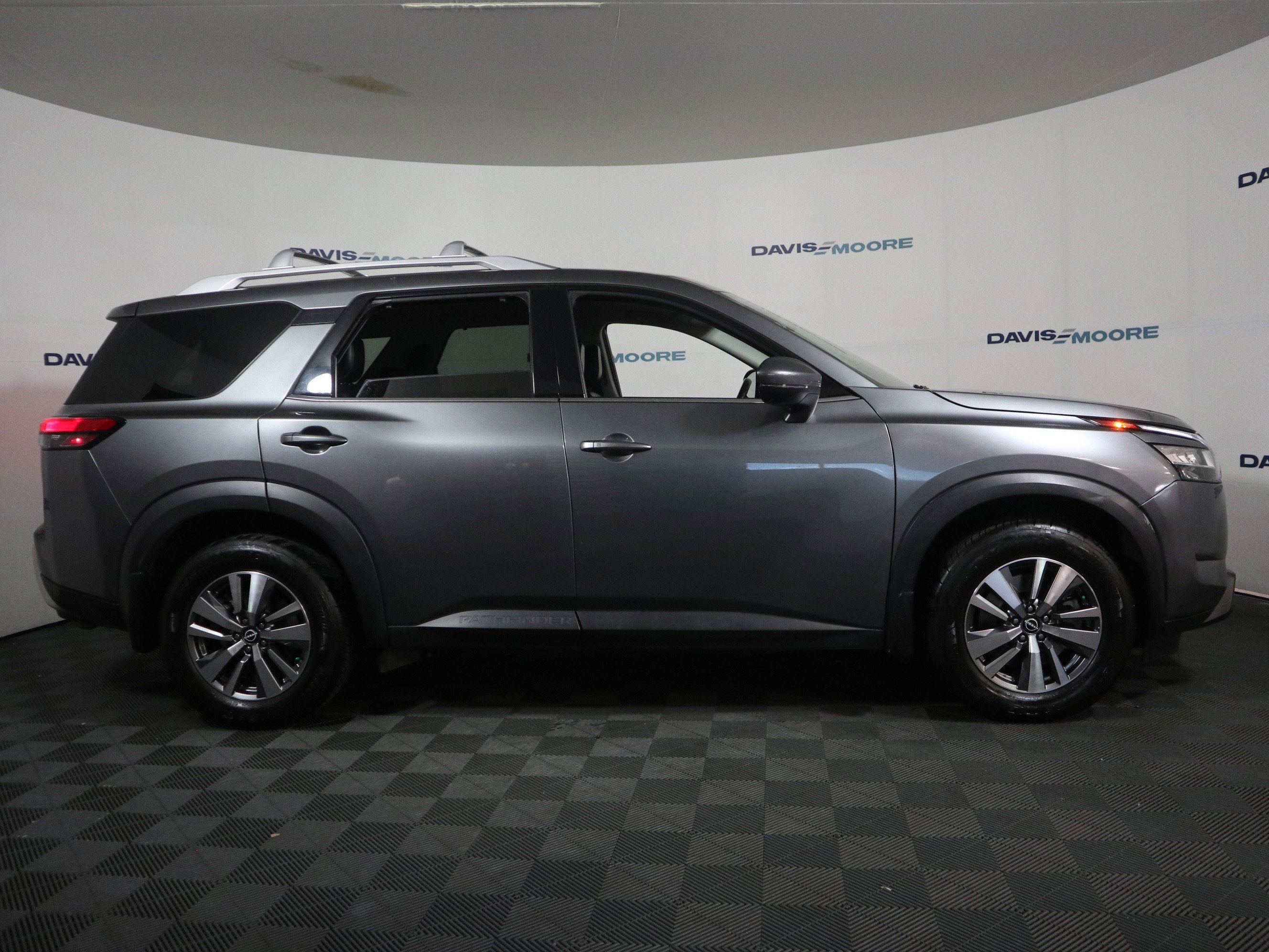 2022 Nissan Pathfinder SL 4WD