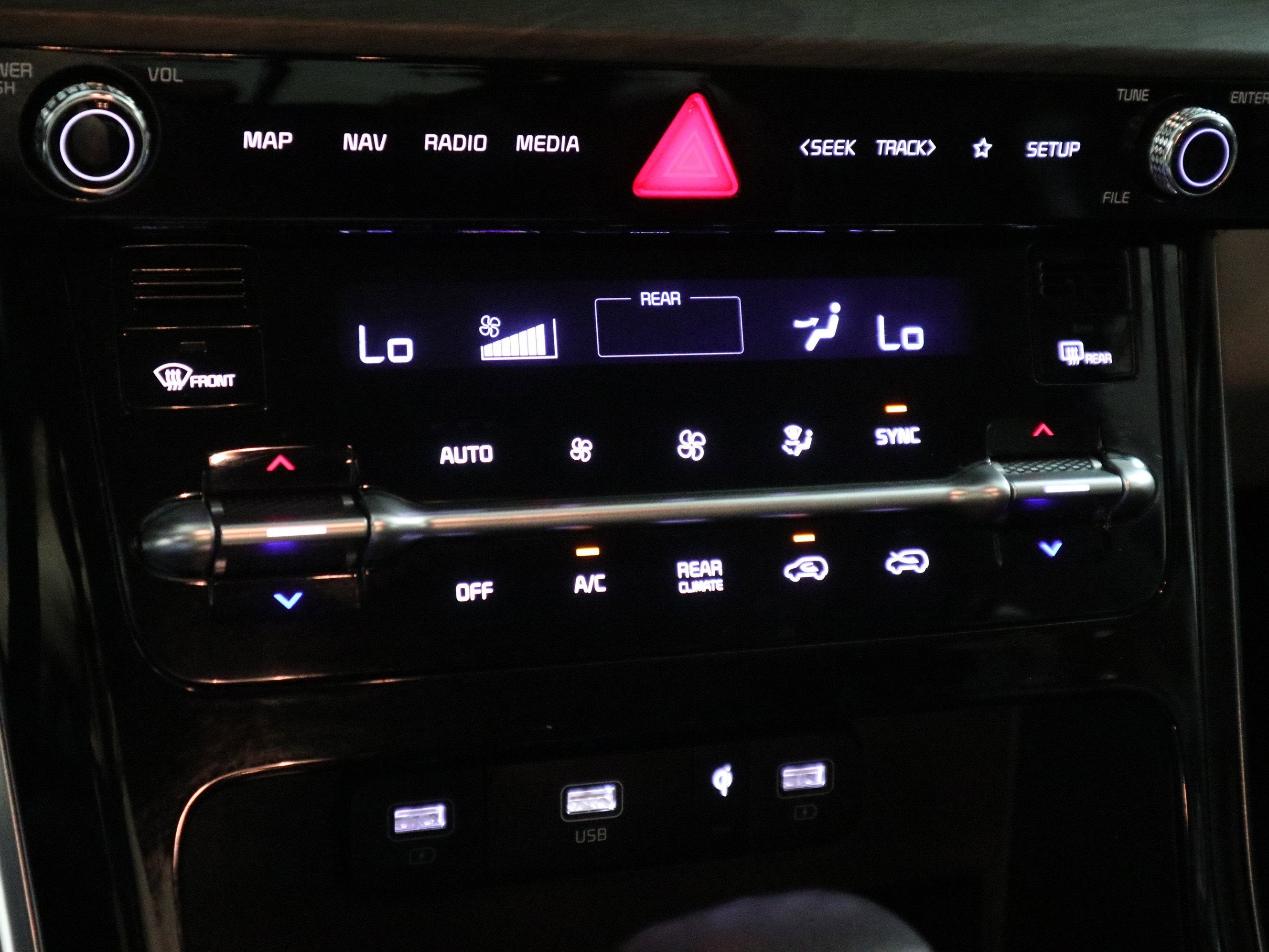 2024 Kia Carnival EX