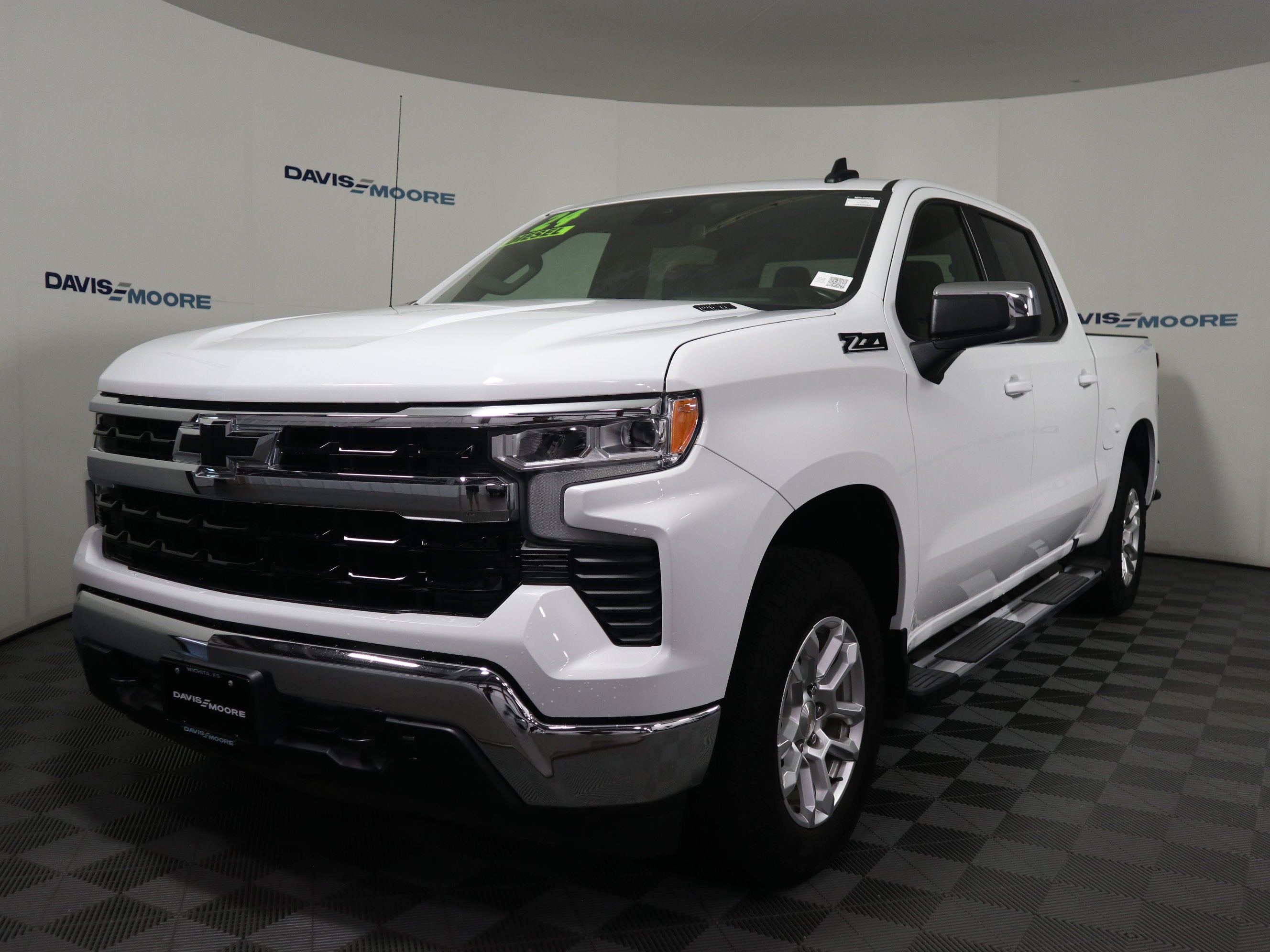 2024 Chevrolet Silverado 1500 LT Crew Cab 4WD