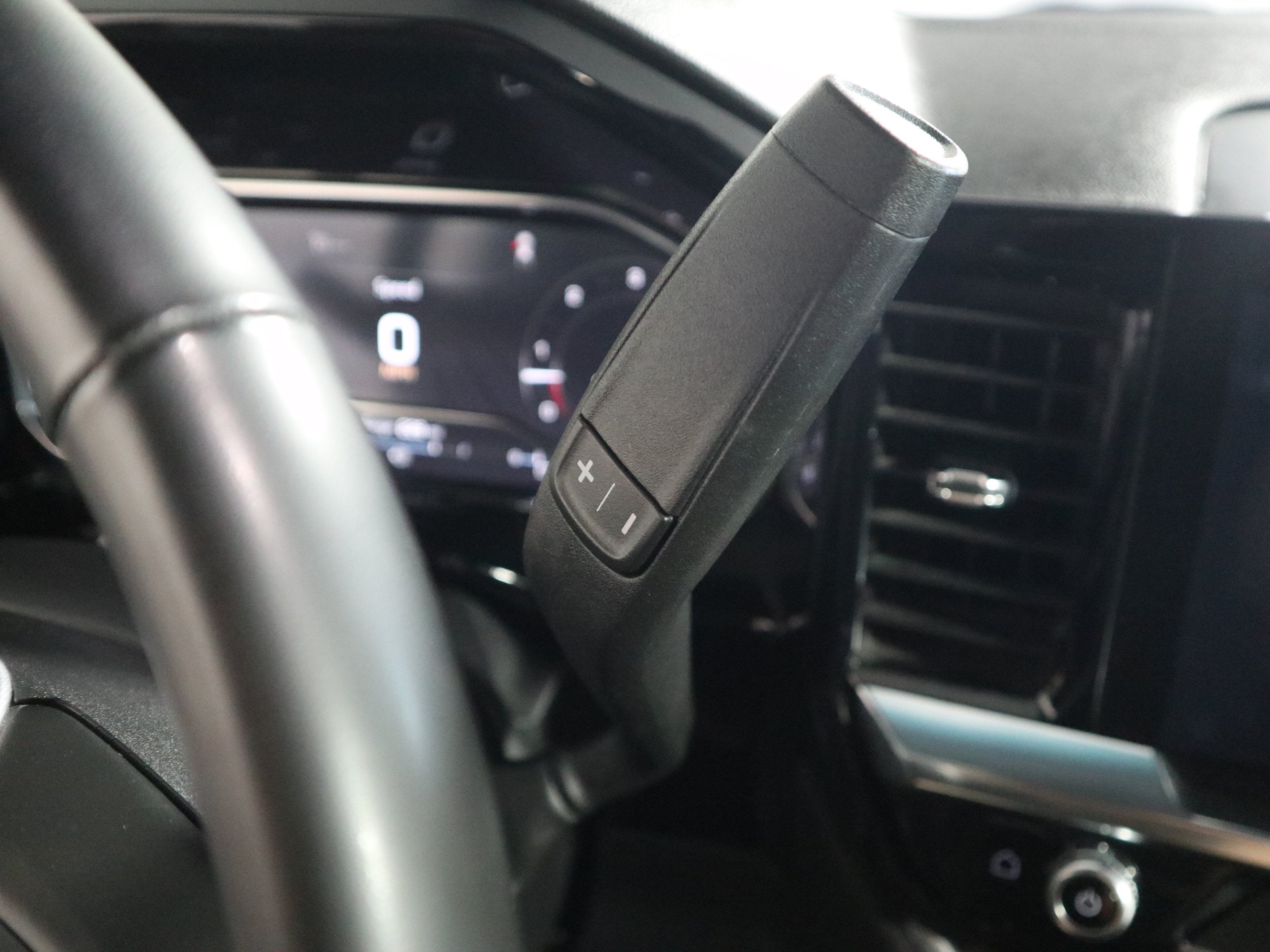 2025 GMC Sierra 1500 SLT Crew Cab 4WD