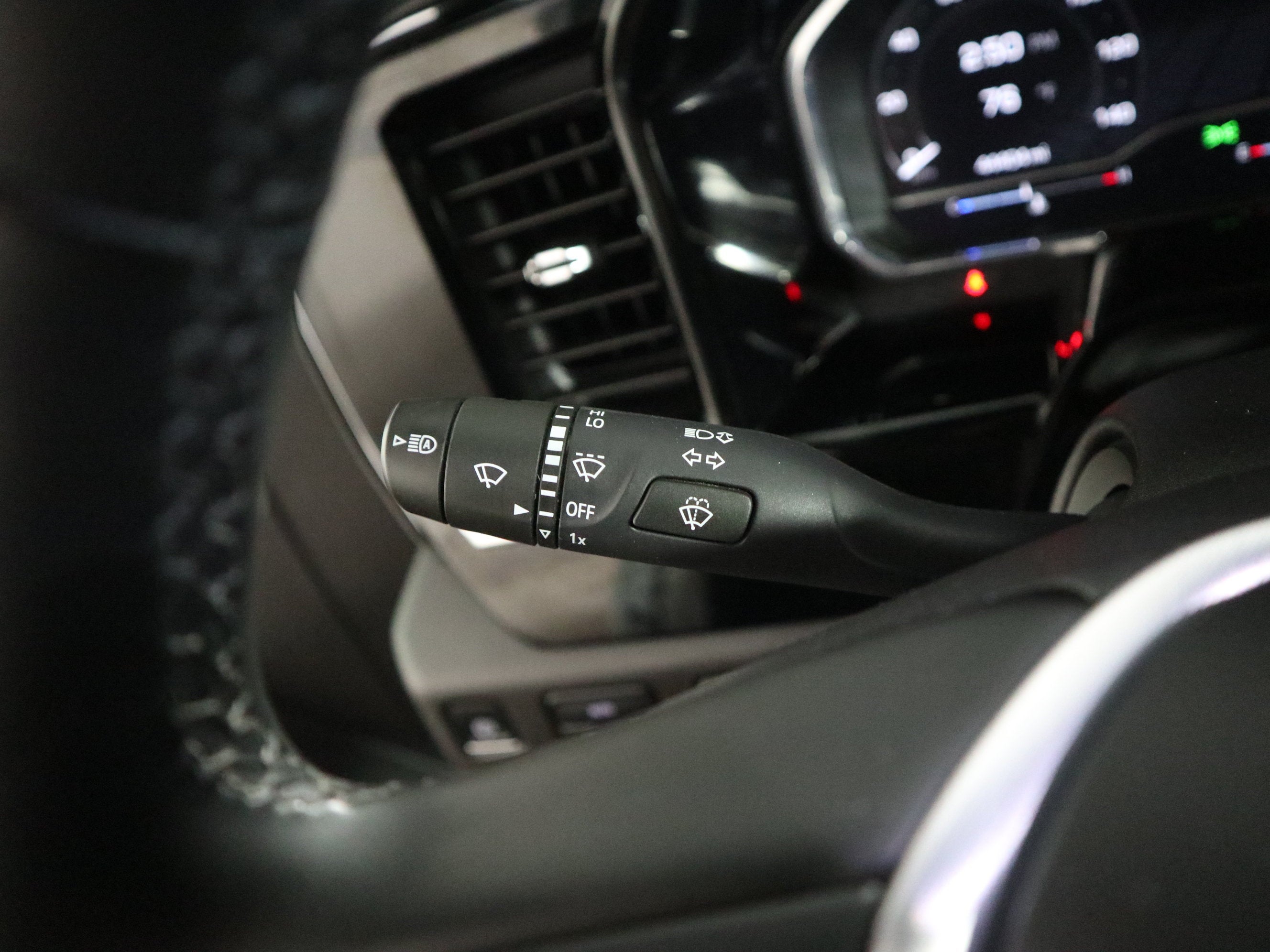 2025 GMC Sierra 1500 SLT Crew Cab 4WD