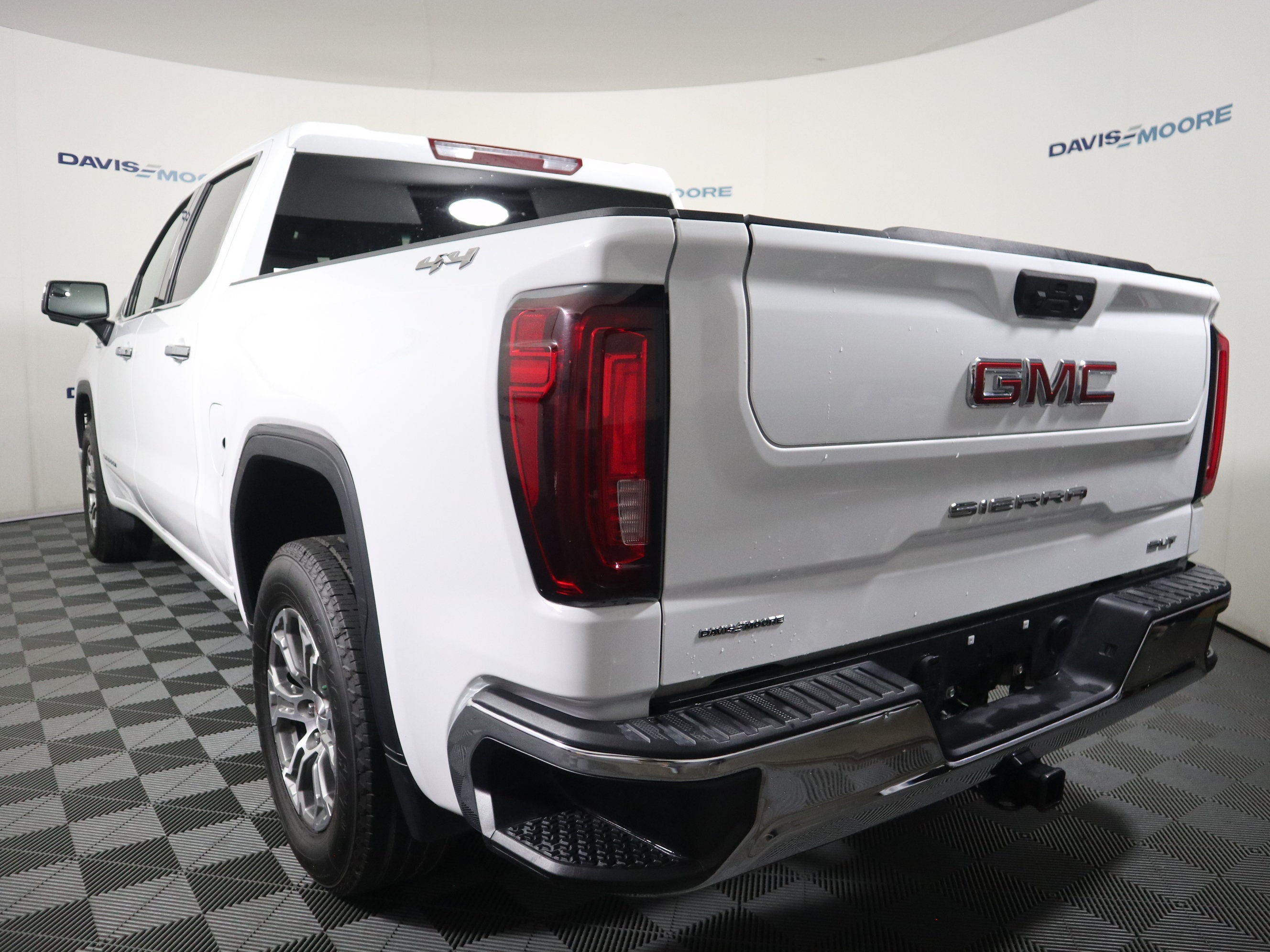 2025 GMC Sierra 1500 SLT Crew Cab 4WD
