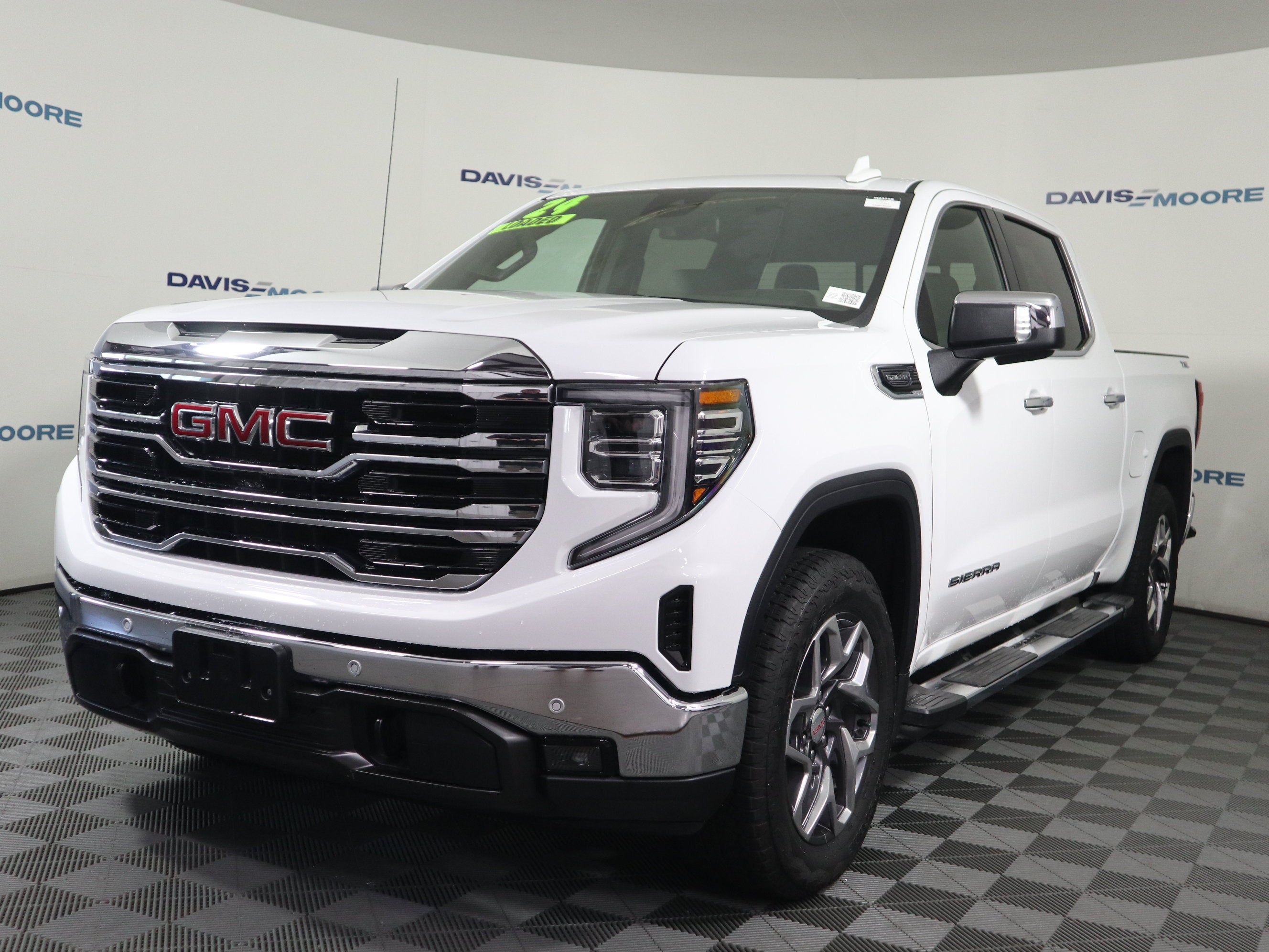 2024 GMC Sierra 1500 SLT Crew Cab 4WD