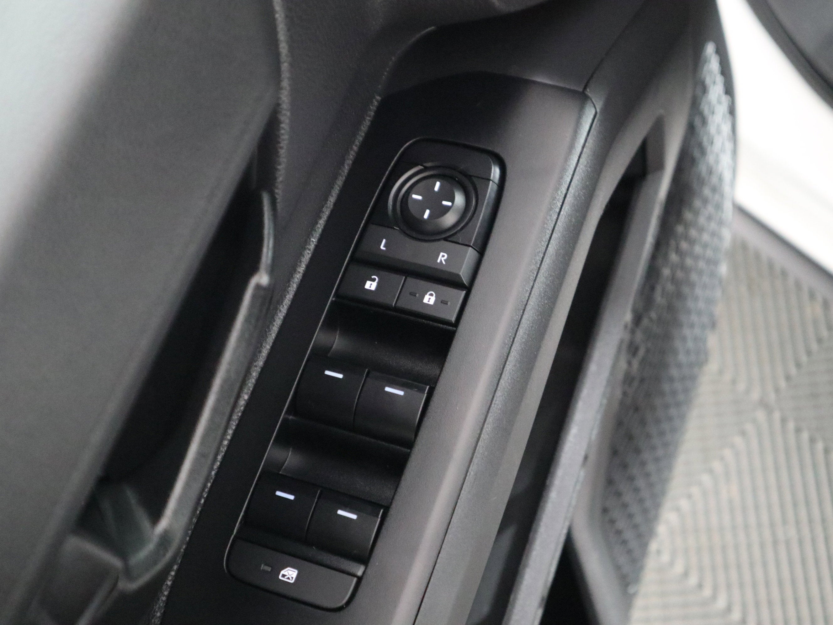 2025 Toyota Tacoma 4WD SR5