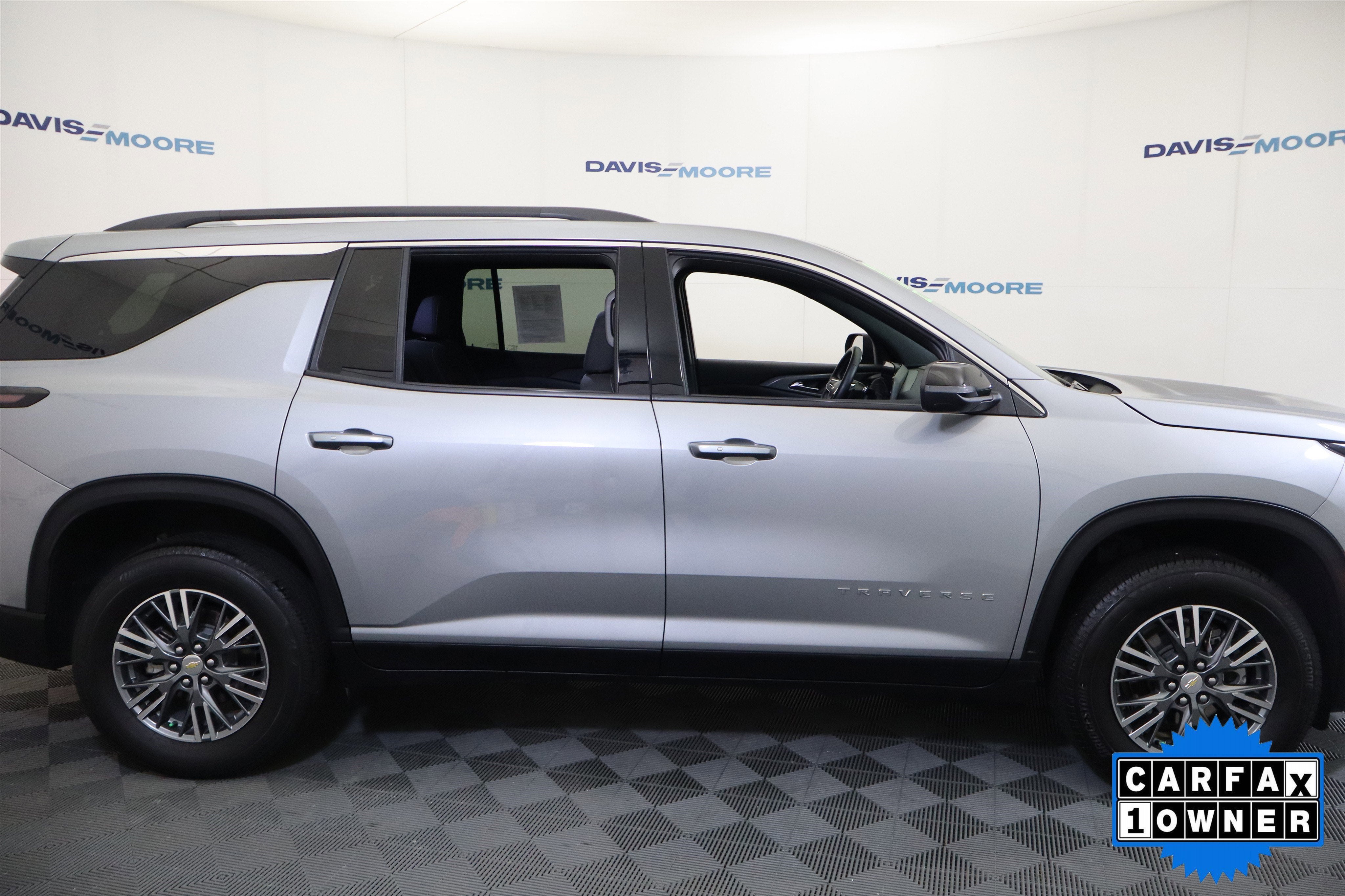 2025 Chevrolet Traverse FWD LT