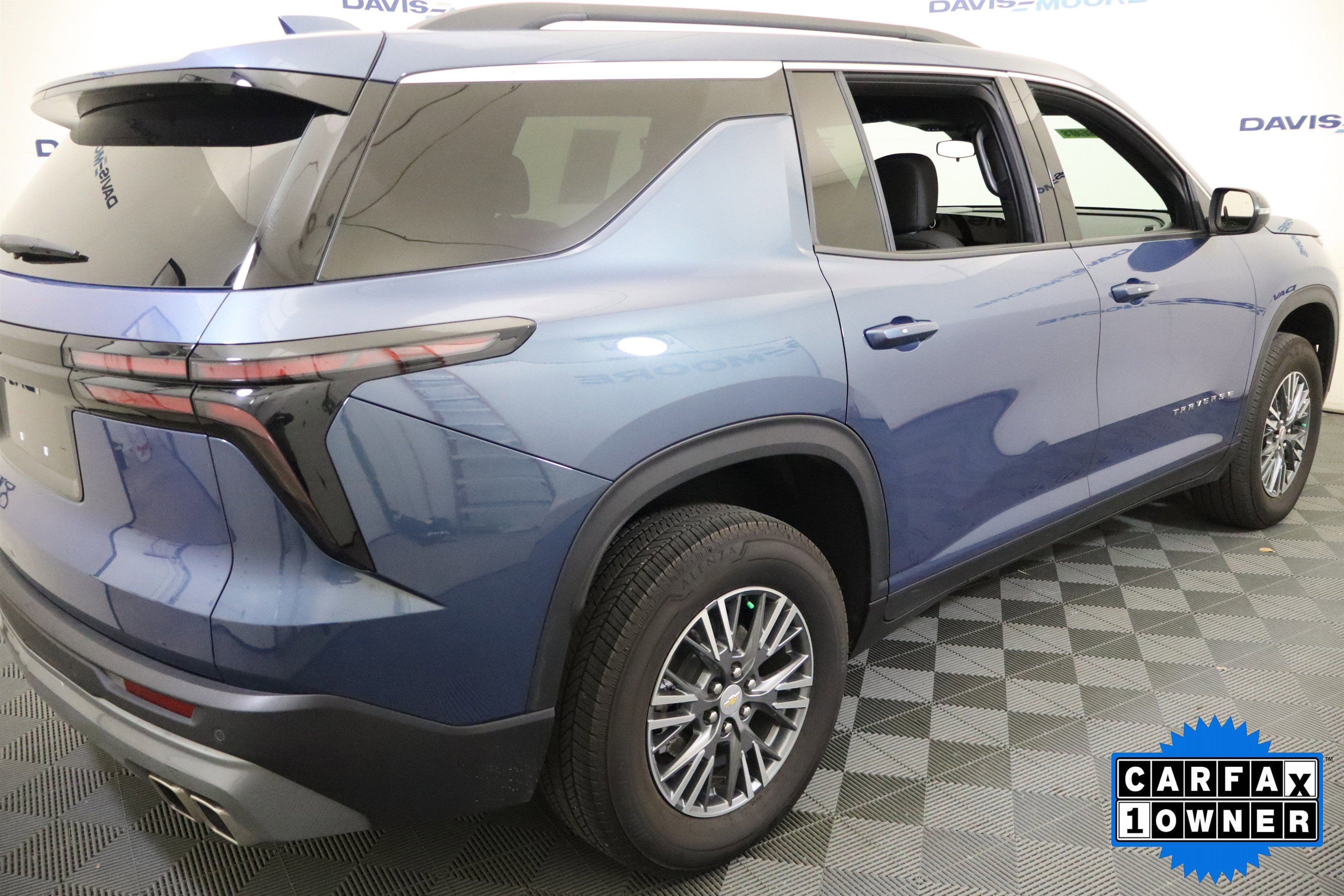 2025 Chevrolet Traverse FWD LT