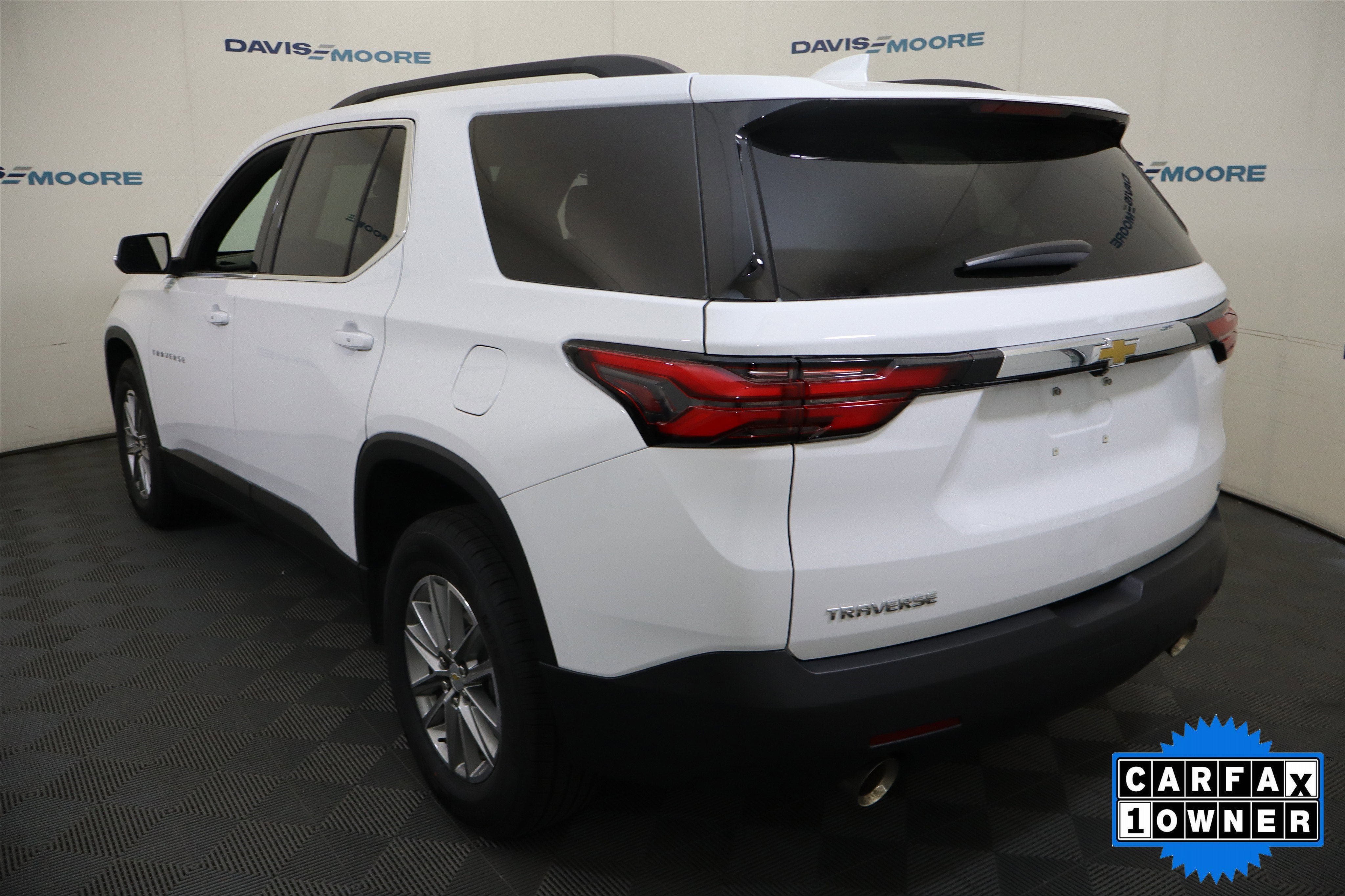 2023 Chevrolet Traverse LT Leather