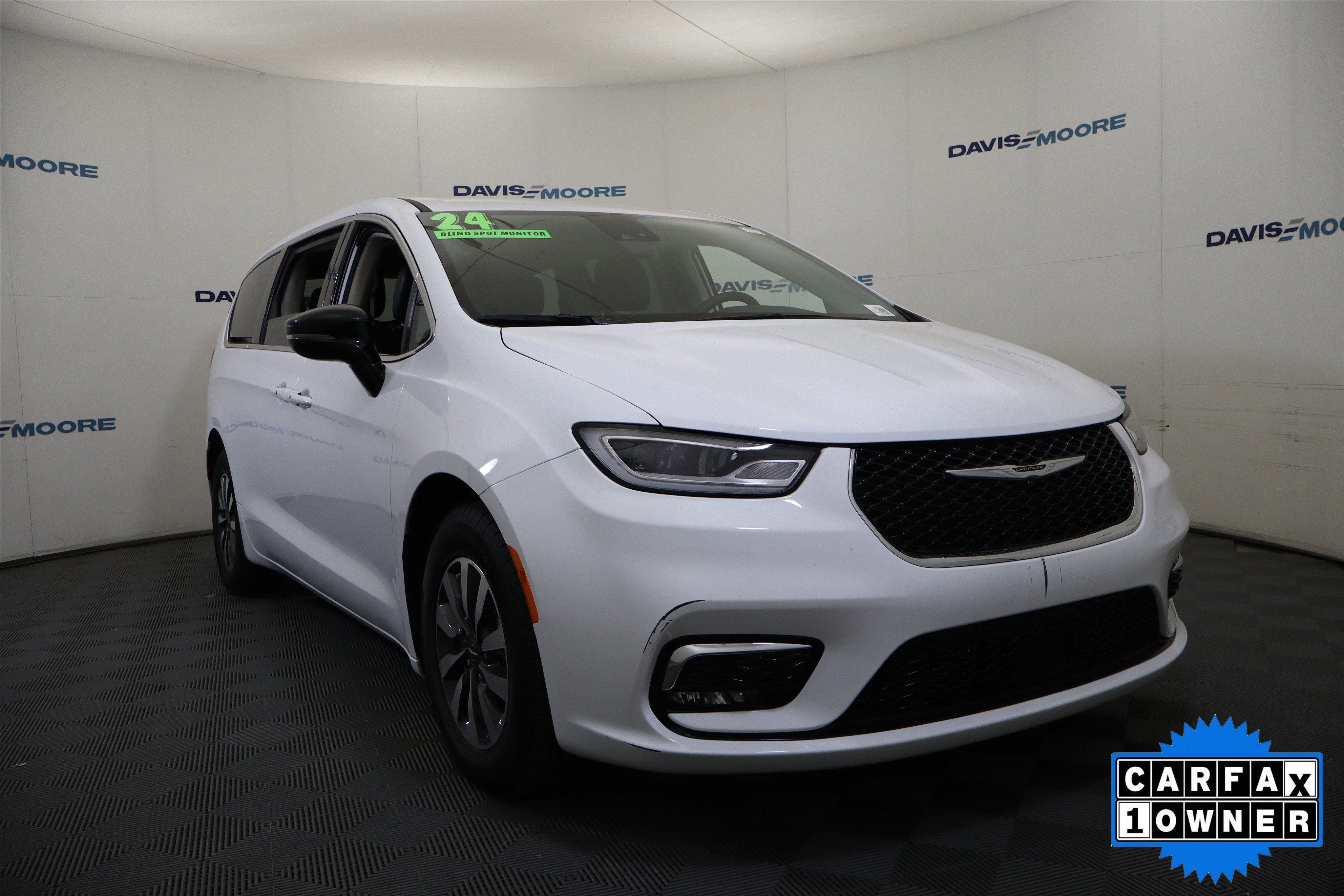 2024 Chrysler Pacifica Hybrid Select