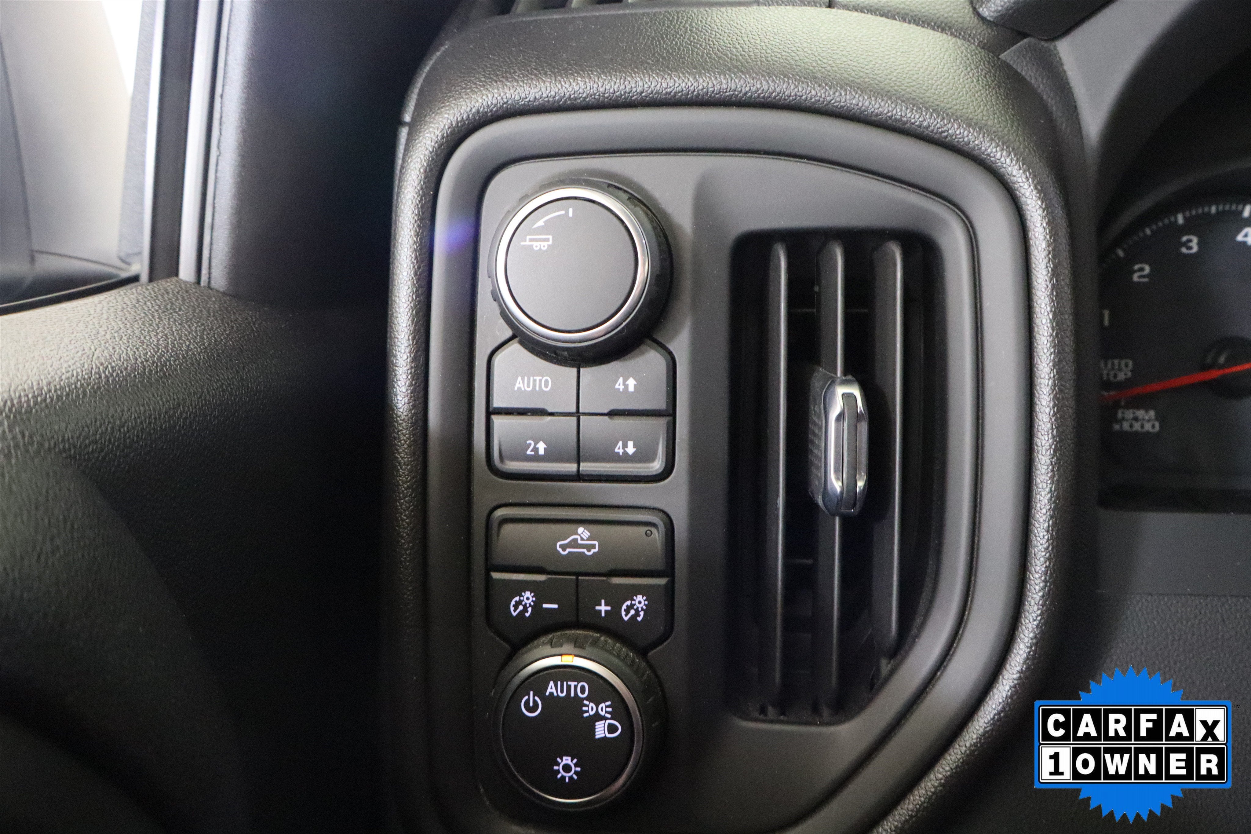 2023 Chevrolet Silverado 1500 Custom Trail Boss Crew Cab 4WD