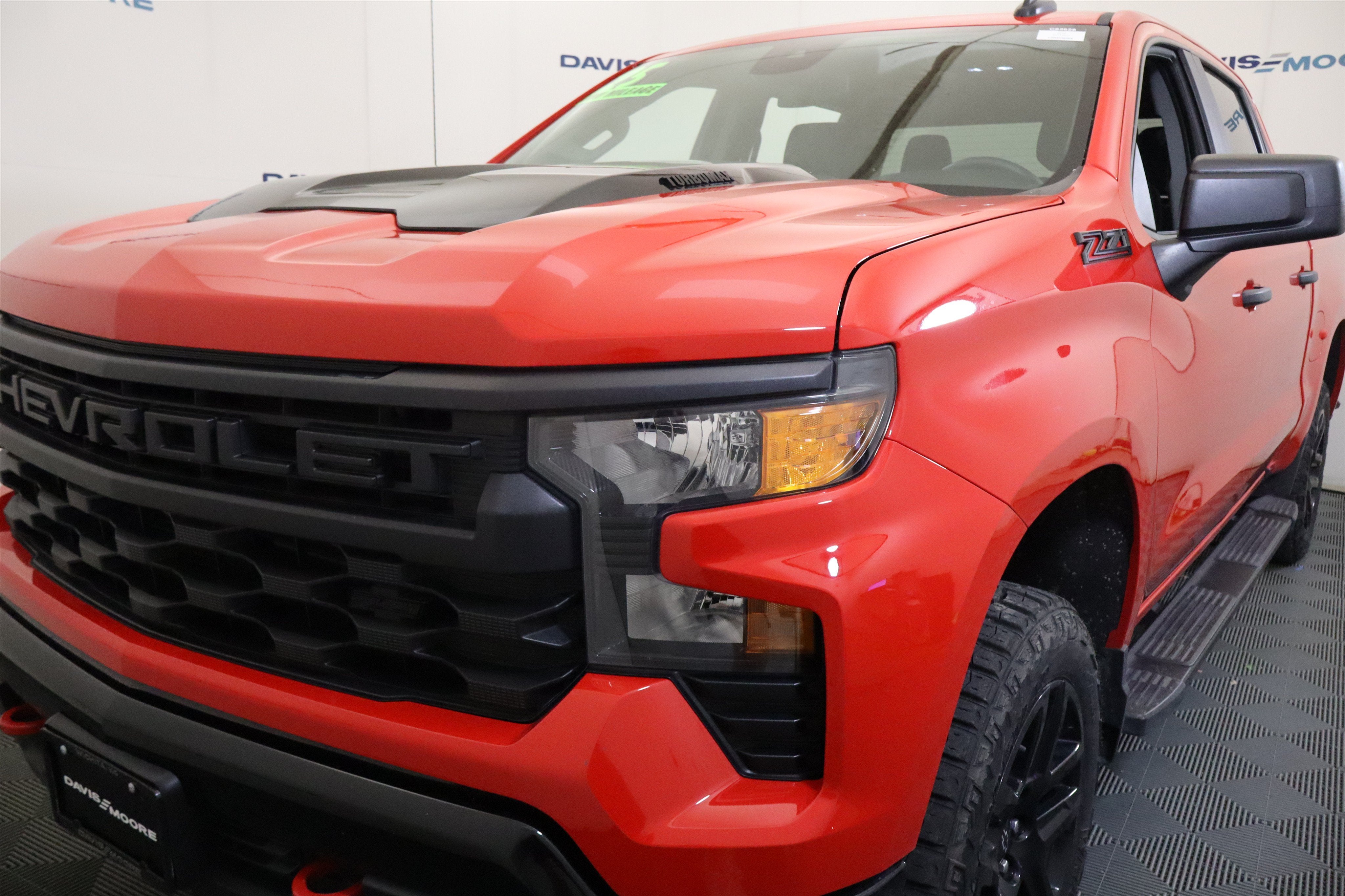 2025 Chevrolet Silverado 1500 Custom Trail Boss Crew Cab 4WD