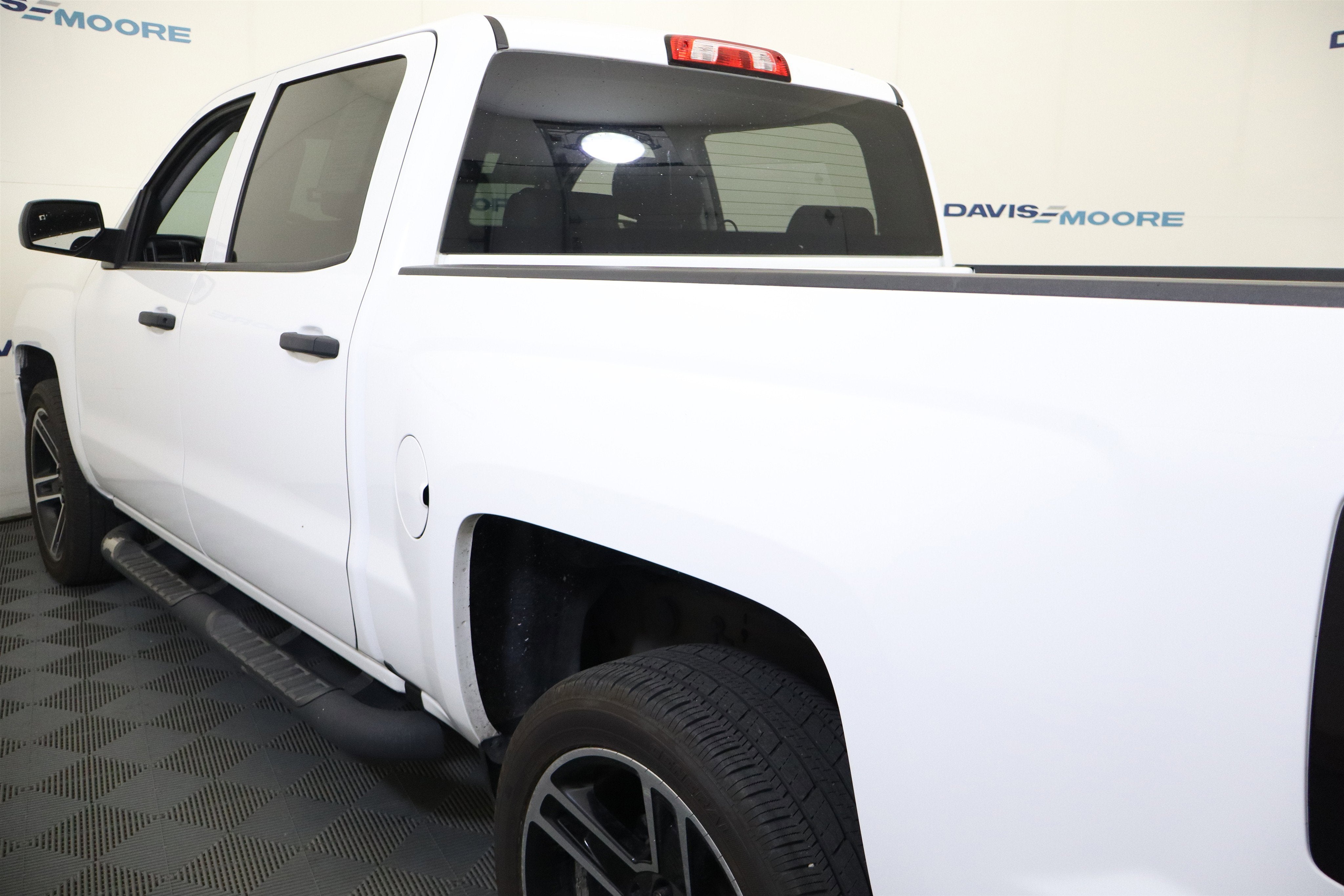 2018 Chevrolet Silverado 1500 Custom Crew Cab 4WD