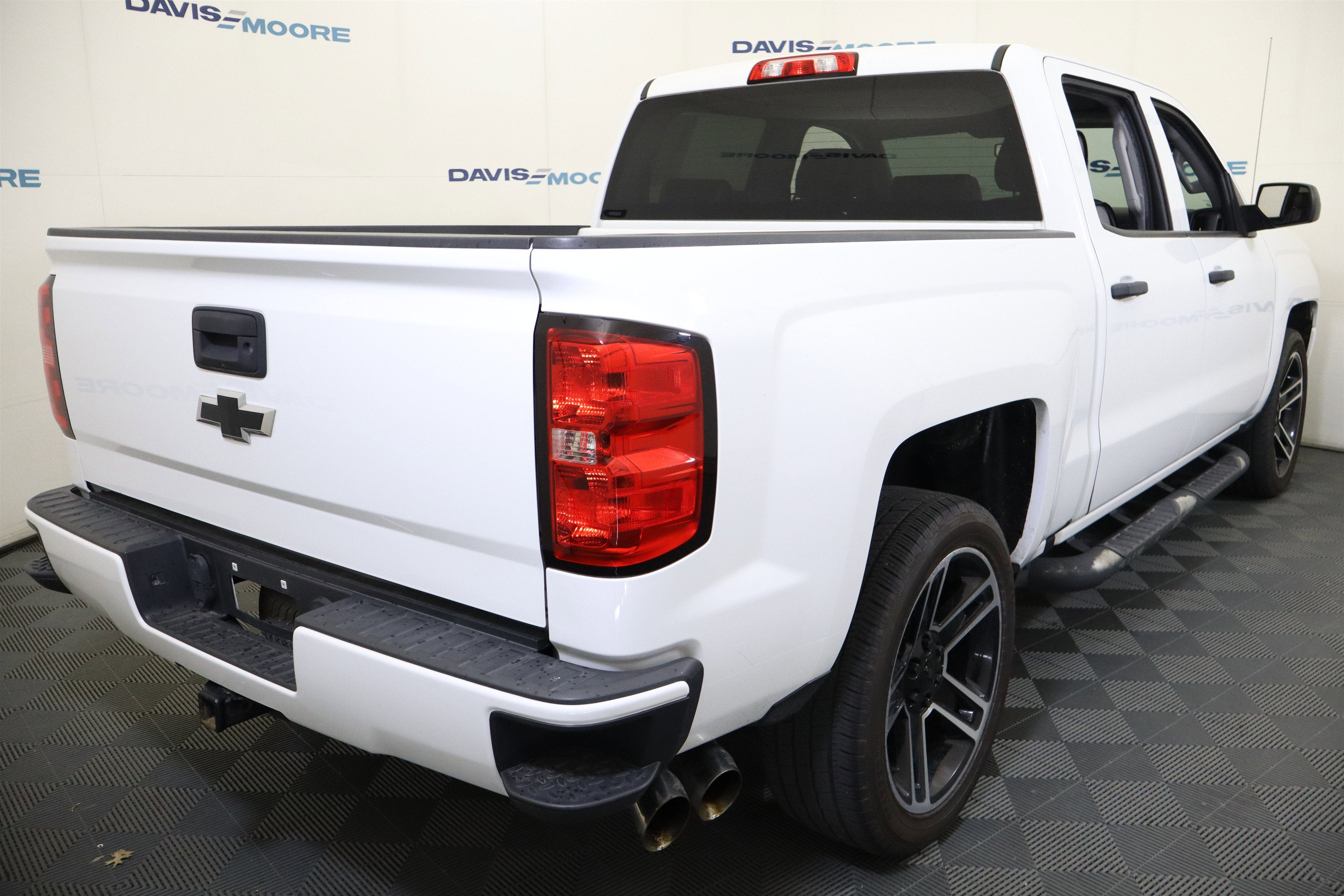 2018 Chevrolet Silverado 1500 Custom Crew Cab 4WD