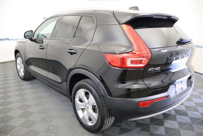 2022 Volvo XC40 Momentum