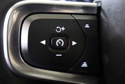 2022 Volvo XC40 Momentum