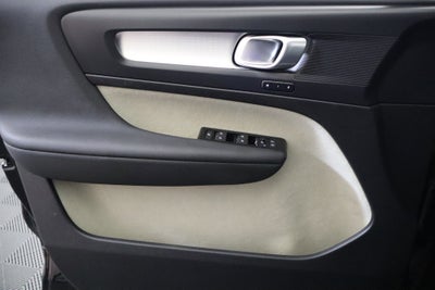 2022 Volvo XC40 Momentum